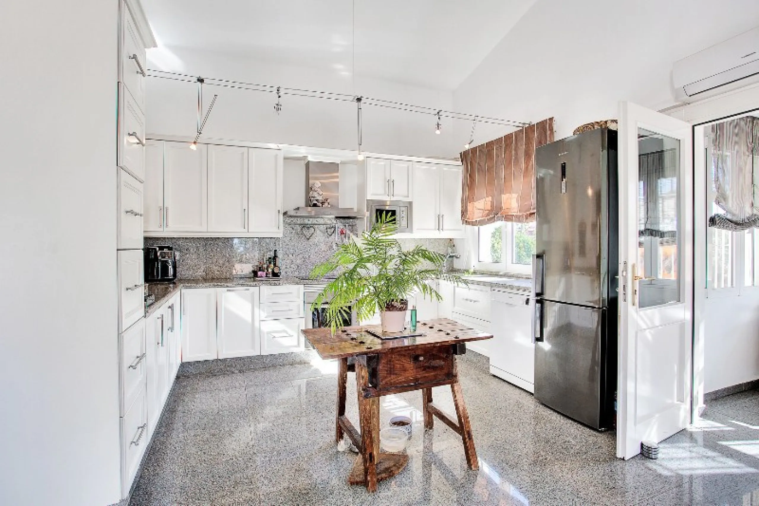 Luxury family villa in MARBESA, one of the most exclusive areas of Marbella. A desirable large open-plan villa on a flat south-west facing plot with mature landscaped gardens and large heated pool, and with wonderful panoramic sea views, only a few minute