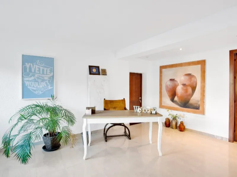 Luxury family villa in MARBESA, one of the most exclusive areas of Marbella. A desirable large open-plan villa on a flat south-west facing plot with mature landscaped gardens and large heated pool, and with wonderful panoramic sea views, only a few minute