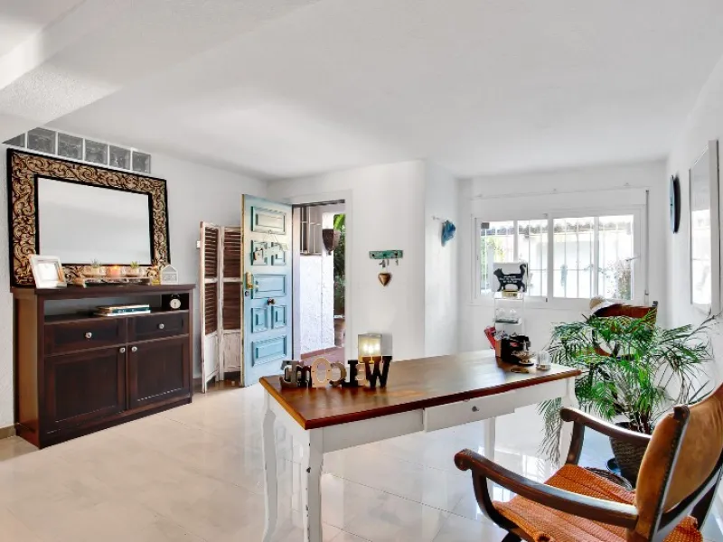 Luxury family villa in MARBESA, one of the most exclusive areas of Marbella. A desirable large open-plan villa on a flat south-west facing plot with mature landscaped gardens and large heated pool, and with wonderful panoramic sea views, only a few minute