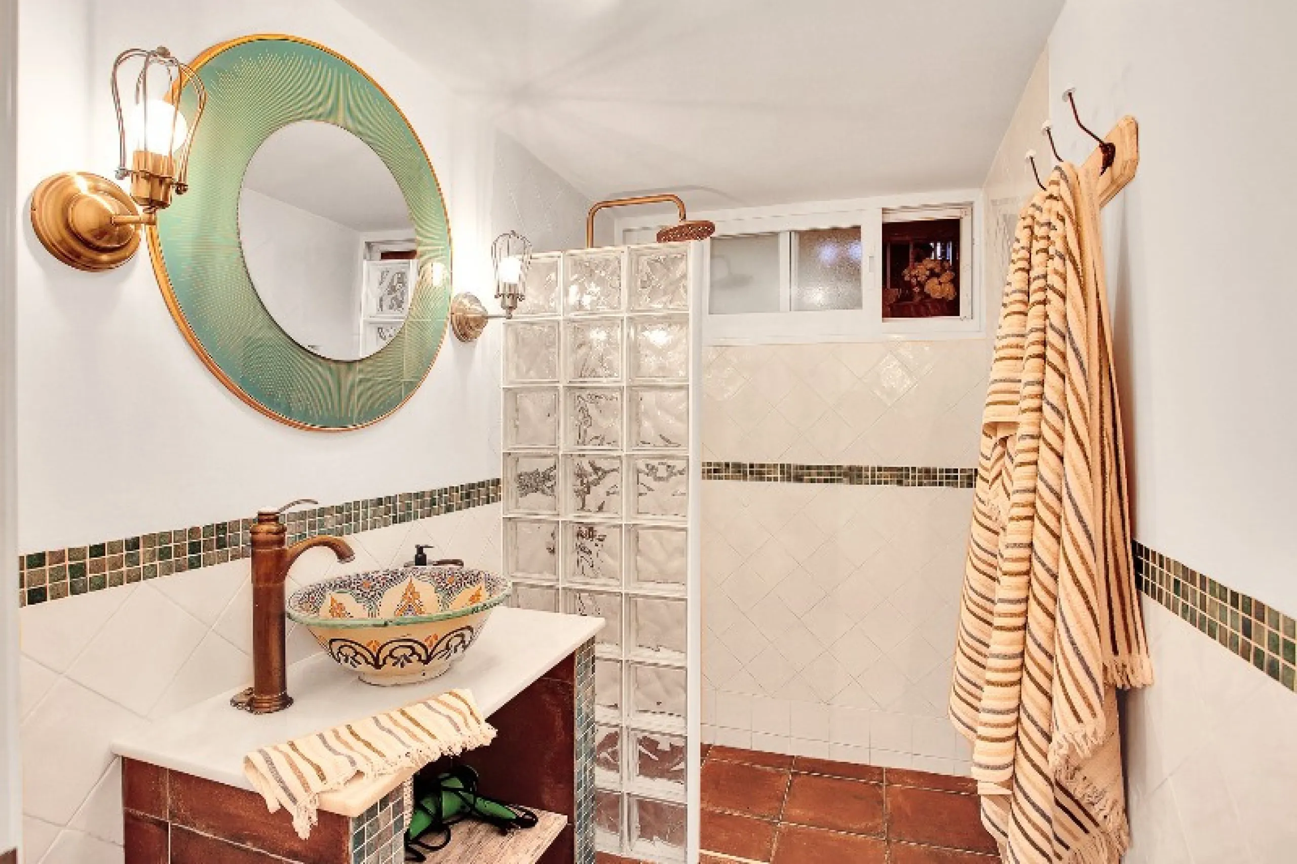 Luxury family villa in MARBESA, one of the most exclusive areas of Marbella. A desirable large open-plan villa on a flat south-west facing plot with mature landscaped gardens and large heated pool, and with wonderful panoramic sea views, only a few minute