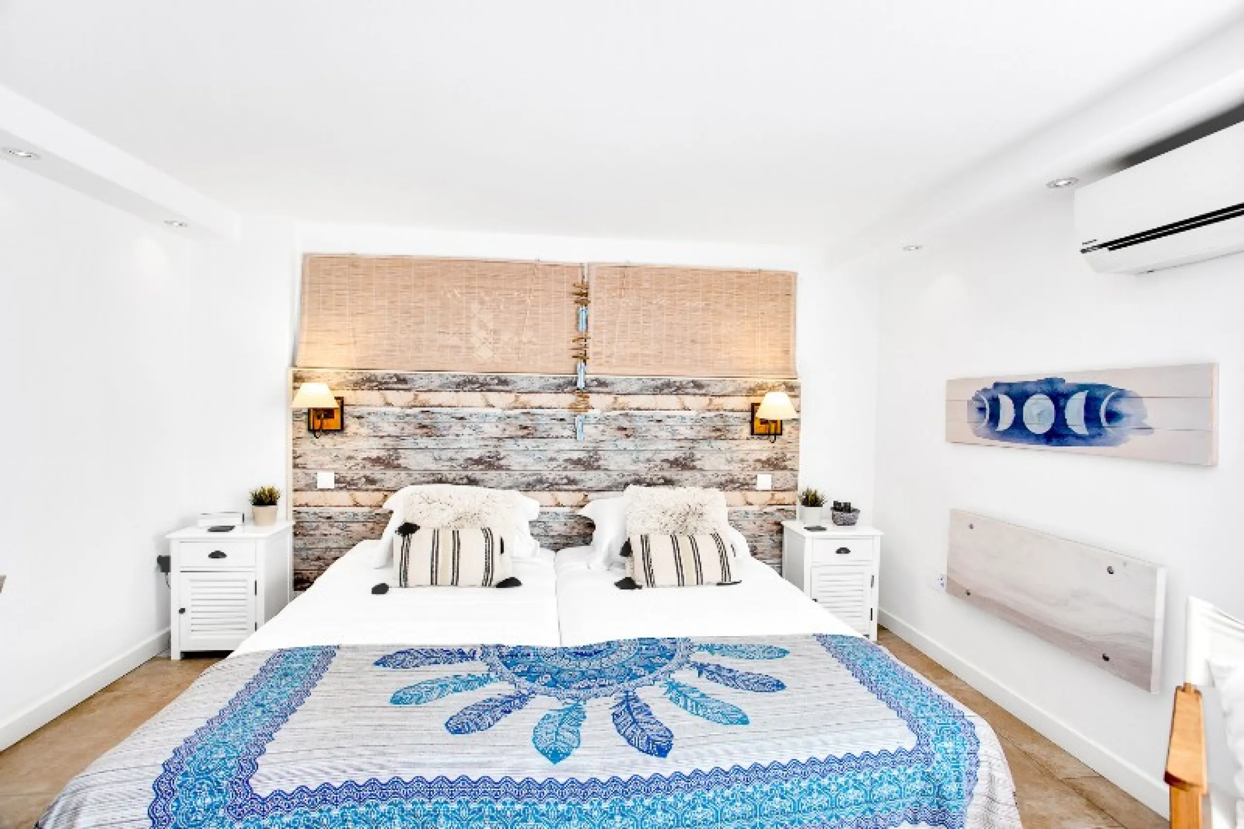 Luxury family villa in MARBESA, one of the most exclusive areas of Marbella. A desirable large open-plan villa on a flat south-west facing plot with mature landscaped gardens and large heated pool, and with wonderful panoramic sea views, only a few minute