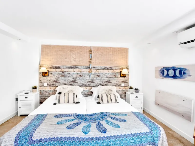 Luxury family villa in MARBESA, one of the most exclusive areas of Marbella. A desirable large open-plan villa on a flat south-west facing plot with mature landscaped gardens and large heated pool, and with wonderful panoramic sea views, only a few minute