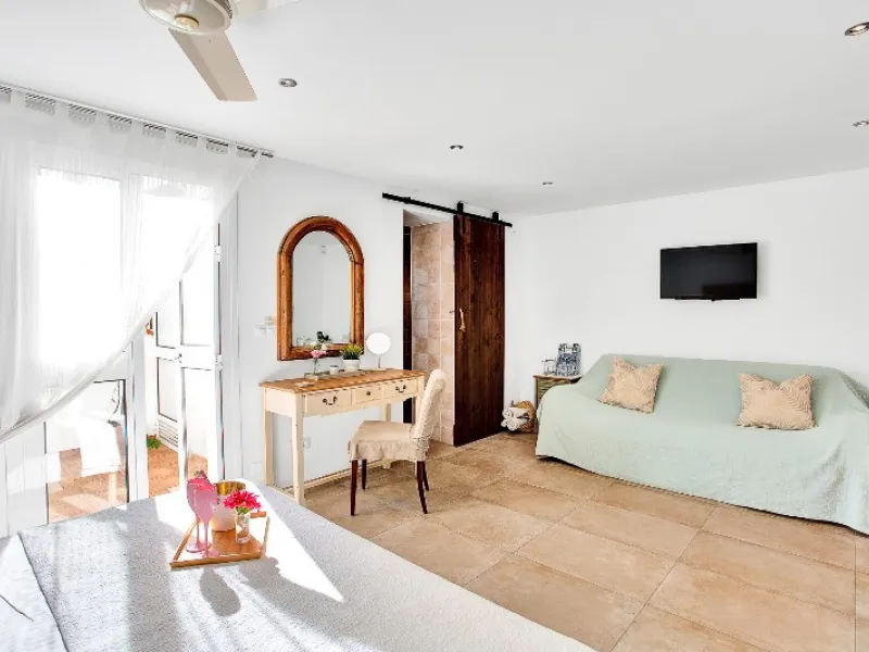 Luxury family villa in MARBESA, one of the most exclusive areas of Marbella. A desirable large open-plan villa on a flat south-west facing plot with mature landscaped gardens and large heated pool, and with wonderful panoramic sea views, only a few minute