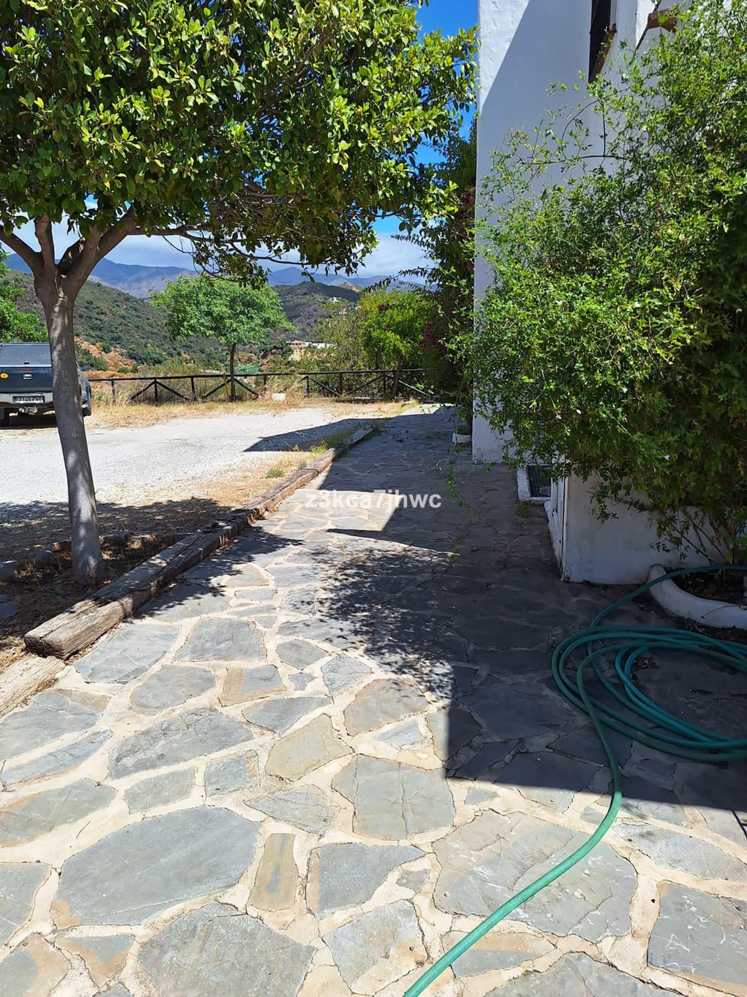 House - Detached Villa в продаже в Estepona, Málaga. В доме 4 спален и 4 ванных комнат. Площадь дома 274 м². Площадь участка 4112 м²