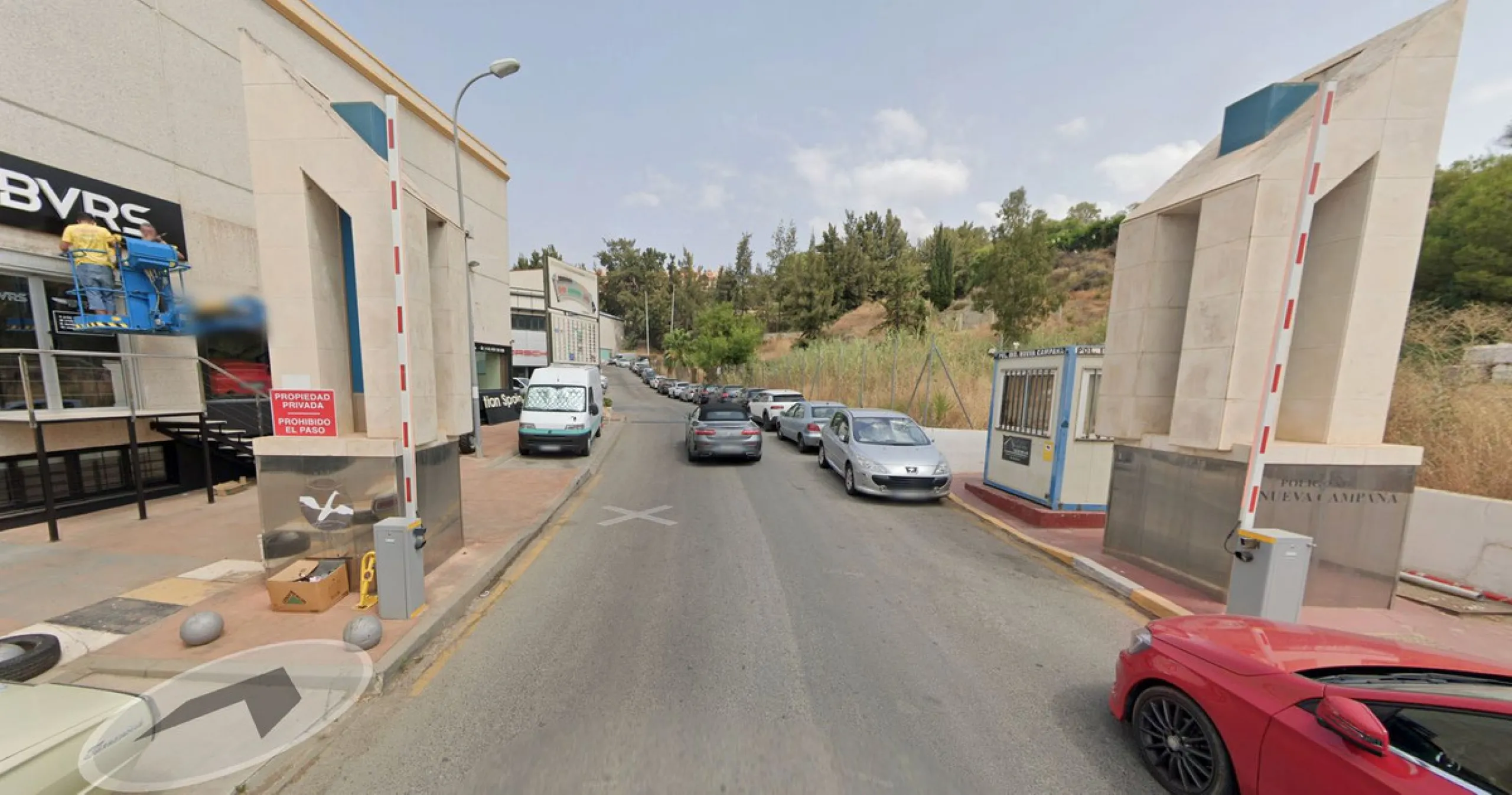 Commercial in polígono Nueva Campana in Nueva Andalucia. Rental income for another 4 years (2200€/month).