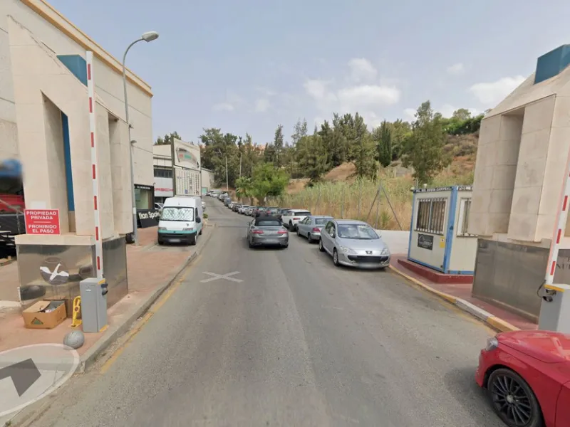 Commercial in polígono Nueva Campana in Nueva Andalucia. Rental income for another 4 years (2200€/month).