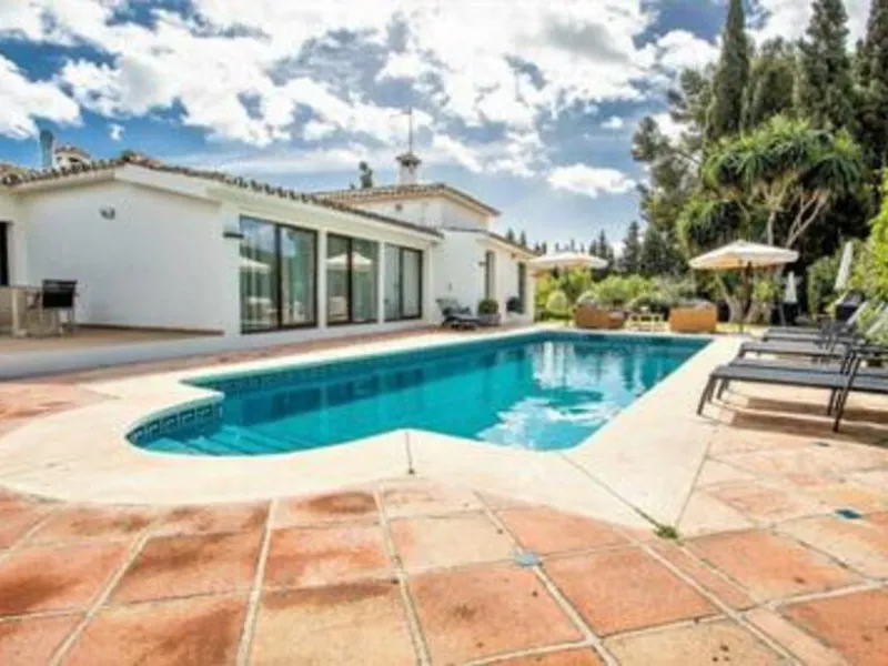 San Pedro beach side Villa , totally refurbished villa on two floors  with 7bedrooms ,7bathrooms  all ensuite . Ground floor consists of 5 double bedrooms all ensuite, spacious salon, dining room and Miele kitchen. First Floor consists of 2 double bedroom