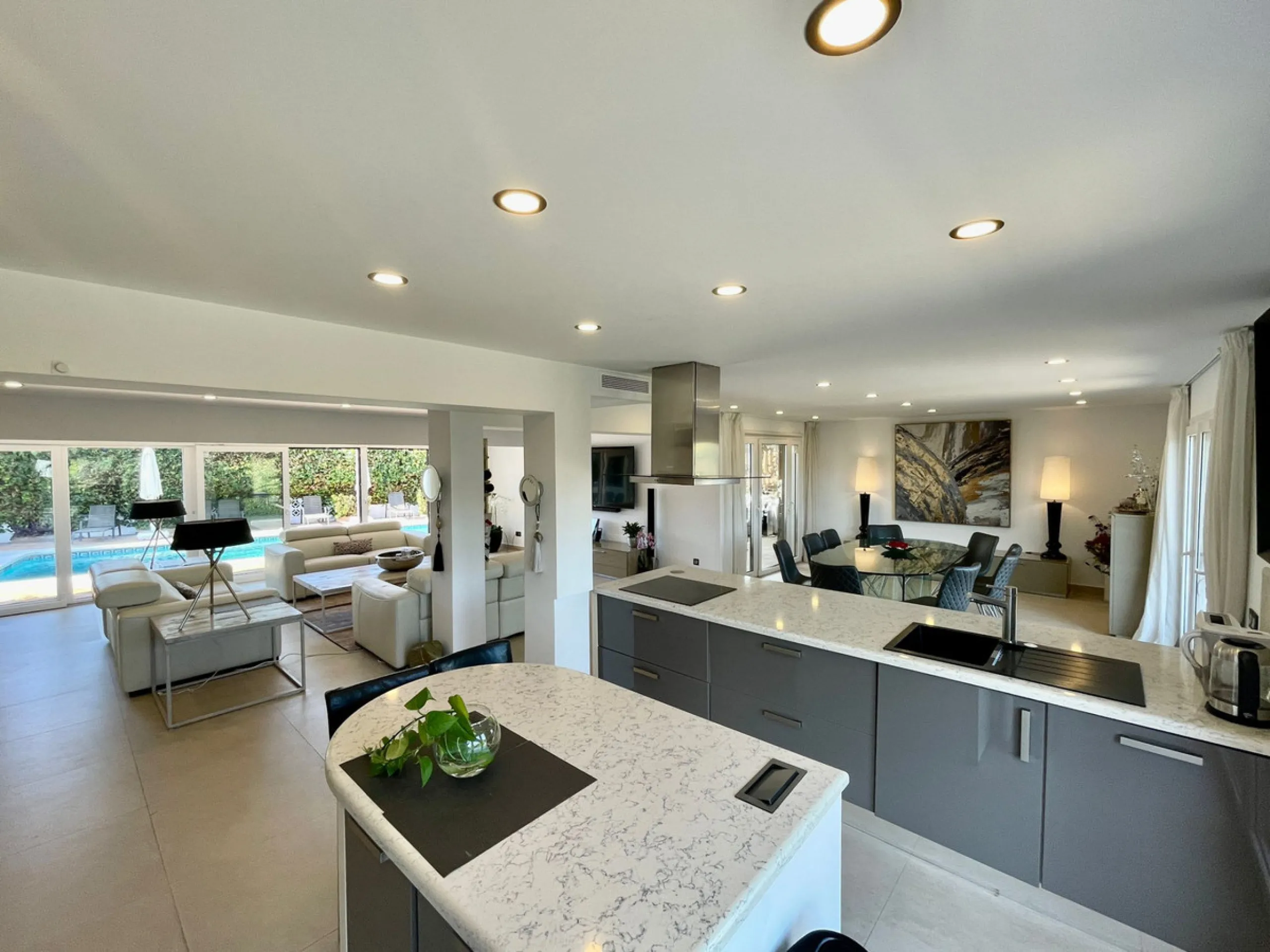 San Pedro beach side Villa , totally refurbished villa on two floors  with 7bedrooms ,7bathrooms  all ensuite . Ground floor consists of 5 double bedrooms all ensuite, spacious salon, dining room and Miele kitchen. First Floor consists of 2 double bedroom