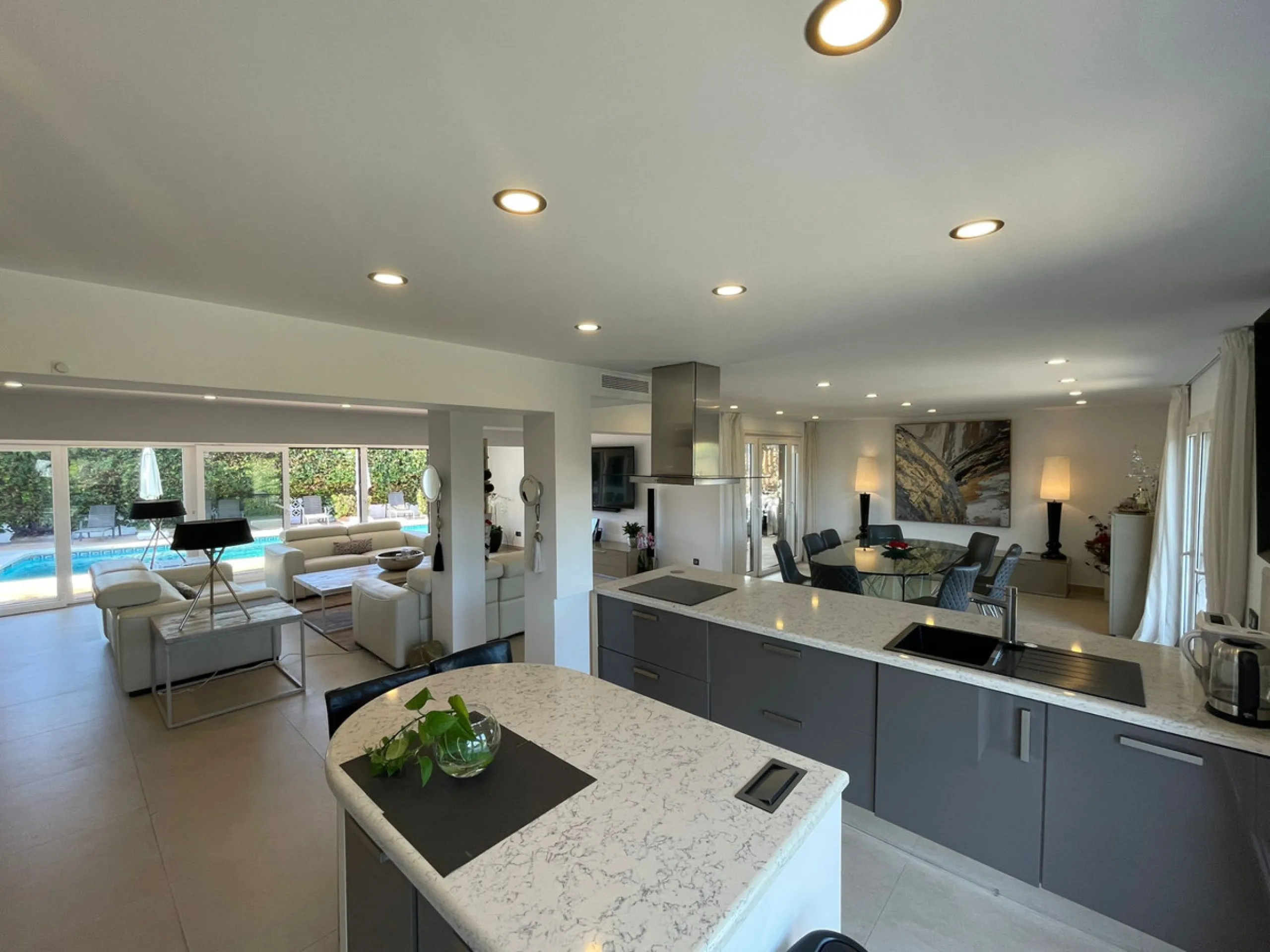San Pedro beach side Villa , totally refurbished villa on two floors  with 7bedrooms ,7bathrooms  all ensuite . Ground floor consists of 5 double bedrooms all ensuite, spacious salon, dining room and Miele kitchen. First Floor consists of 2 double bedroom