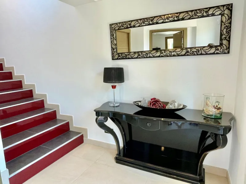 San Pedro beach side Villa , totally refurbished villa on two floors  with 7bedrooms ,7bathrooms  all ensuite . Ground floor consists of 5 double bedrooms all ensuite, spacious salon, dining room and Miele kitchen. First Floor consists of 2 double bedroom