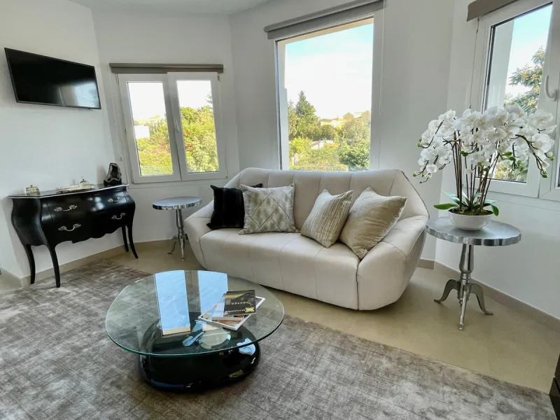San Pedro beach side Villa , totally refurbished villa on two floors  with 7bedrooms ,7bathrooms  all ensuite . Ground floor consists of 5 double bedrooms all ensuite, spacious salon, dining room and Miele kitchen. First Floor consists of 2 double bedroom