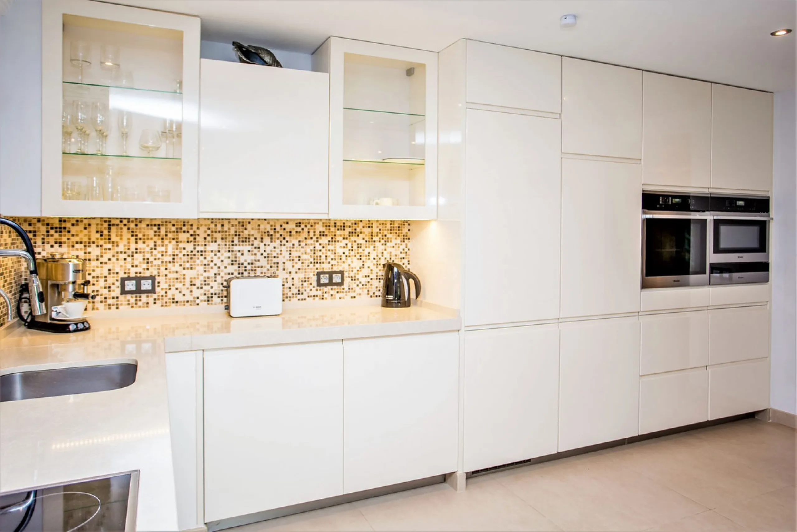San Pedro beach side Villa , totally refurbished villa on two floors  with 7bedrooms ,7bathrooms  all ensuite . Ground floor consists of 5 double bedrooms all ensuite, spacious salon, dining room and Miele kitchen. First Floor consists of 2 double bedroom