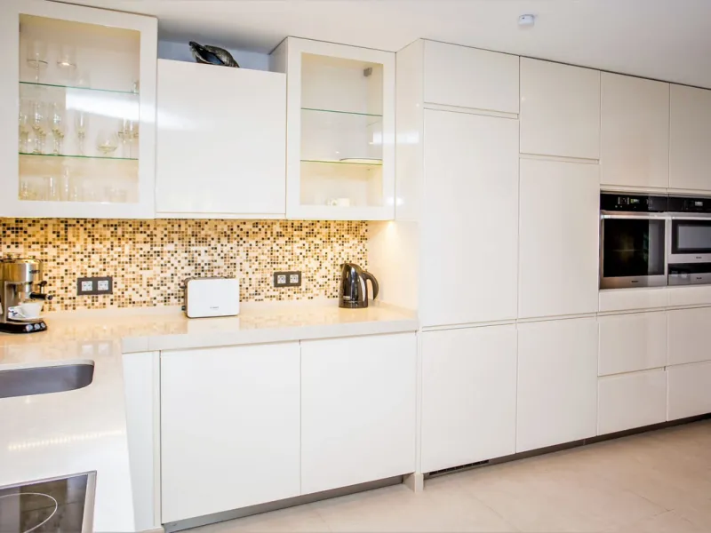 San Pedro beach side Villa , totally refurbished villa on two floors  with 7bedrooms ,7bathrooms  all ensuite . Ground floor consists of 5 double bedrooms all ensuite, spacious salon, dining room and Miele kitchen. First Floor consists of 2 double bedroom
