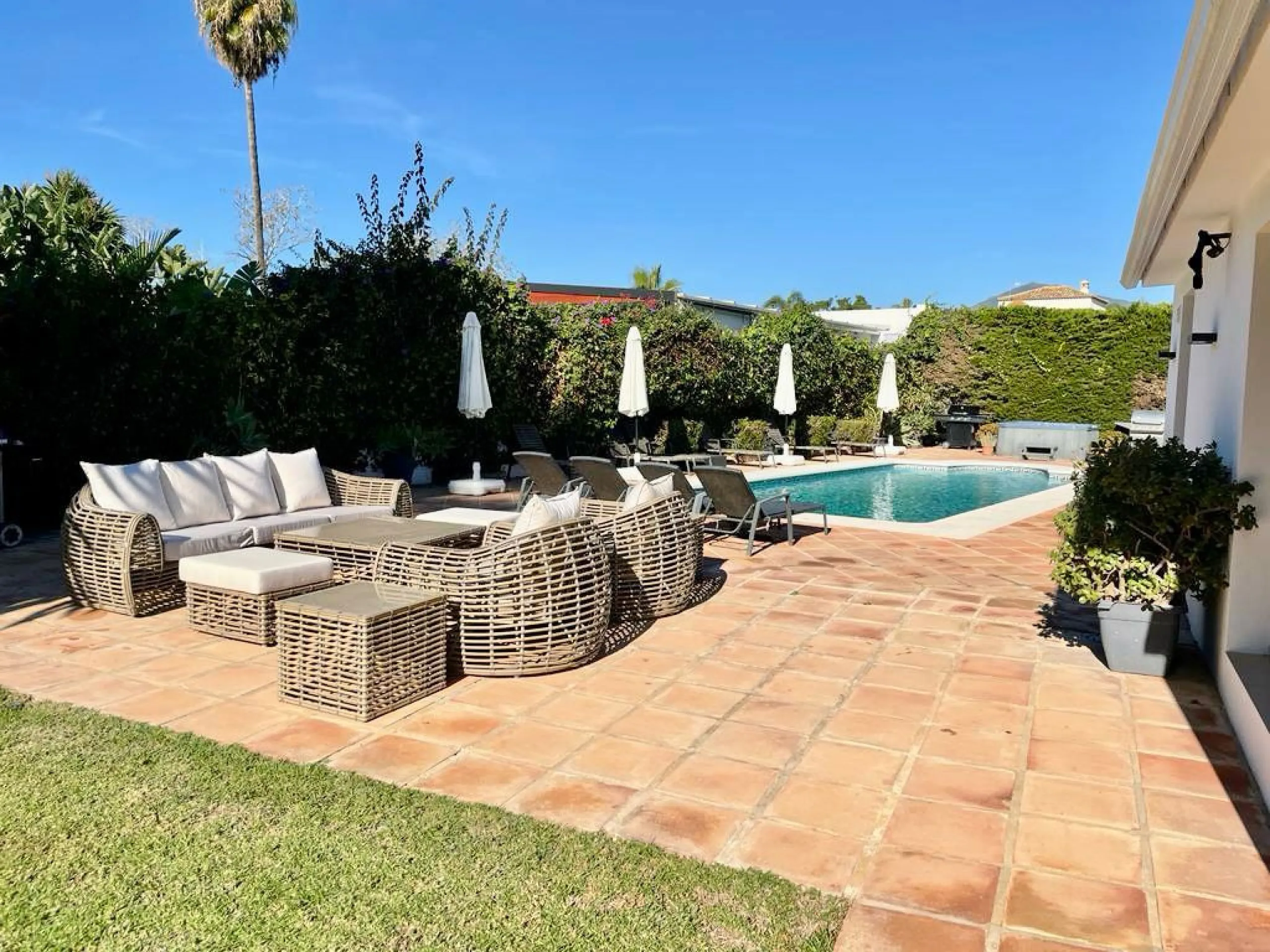 San Pedro beach side Villa , totally refurbished villa on two floors  with 7bedrooms ,7bathrooms  all ensuite . Ground floor consists of 5 double bedrooms all ensuite, spacious salon, dining room and Miele kitchen. First Floor consists of 2 double bedroom