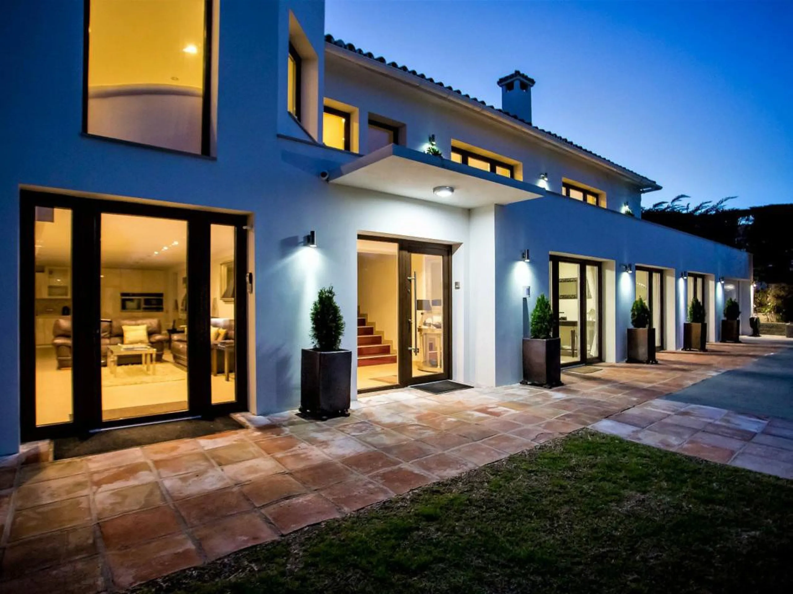 San Pedro beach side Villa , totally refurbished villa on two floors  with 7bedrooms ,7bathrooms  all ensuite . Ground floor consists of 5 double bedrooms all ensuite, spacious salon, dining room and Miele kitchen. First Floor consists of 2 double bedroom