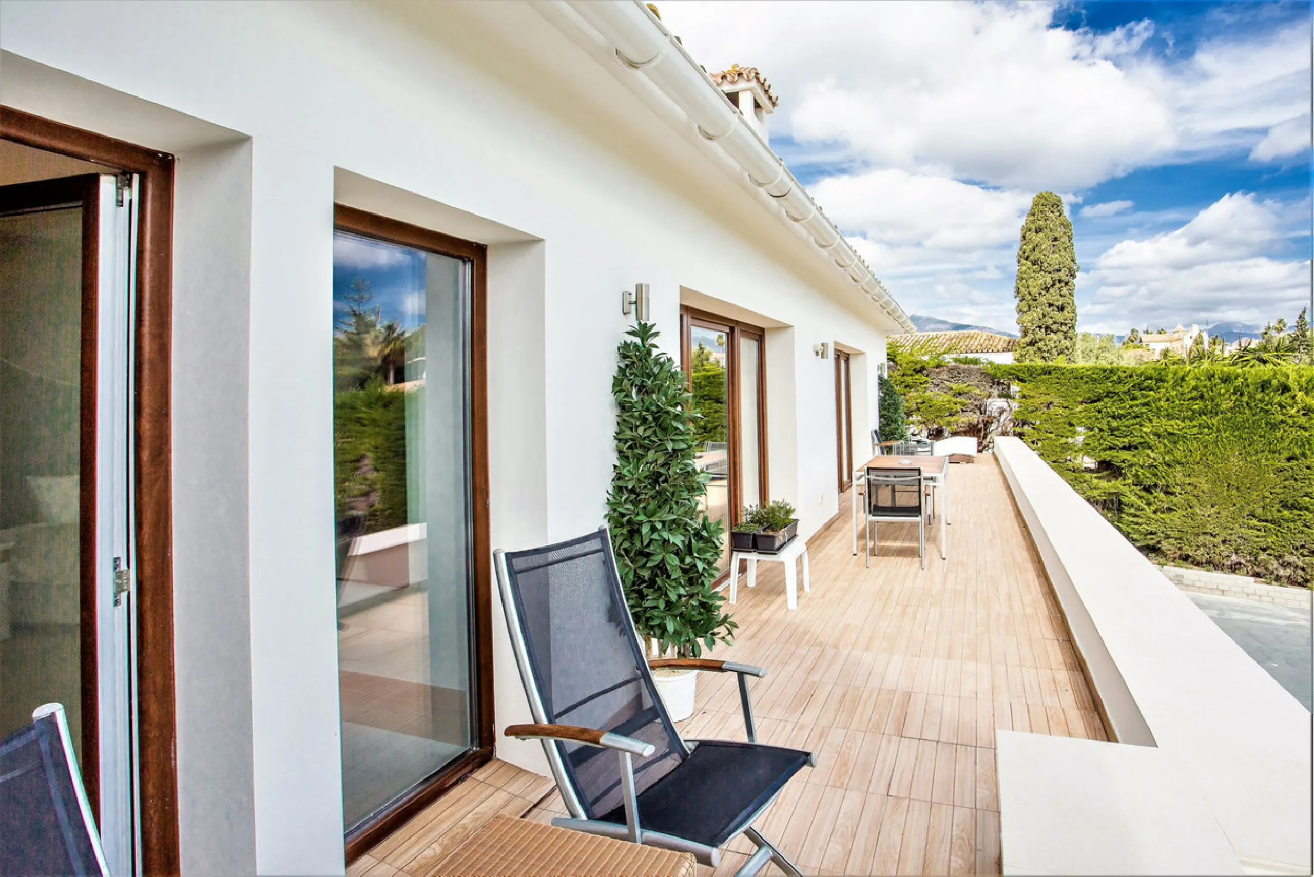 San Pedro beach side Villa , totally refurbished villa on two floors  with 7bedrooms ,7bathrooms  all ensuite . Ground floor consists of 5 double bedrooms all ensuite, spacious salon, dining room and Miele kitchen. First Floor consists of 2 double bedroom