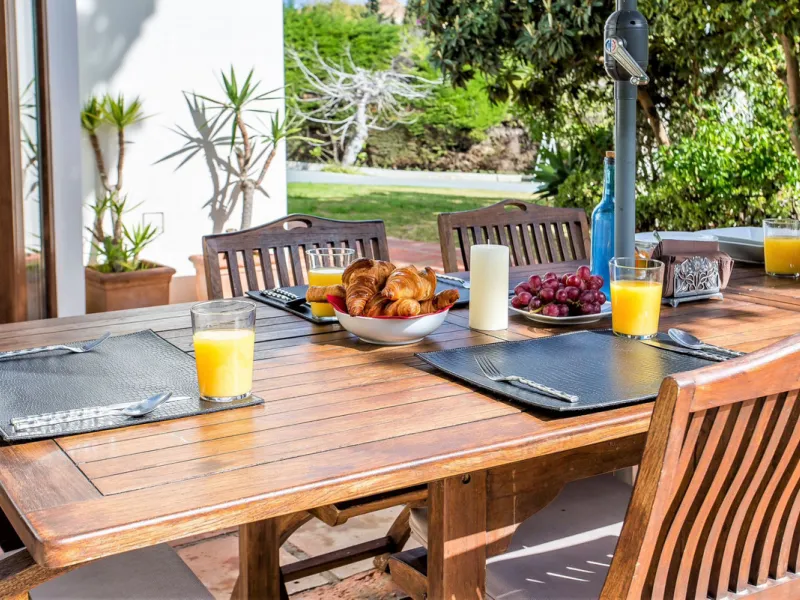 San Pedro beach side Villa , totally refurbished villa on two floors  with 7bedrooms ,7bathrooms  all ensuite . Ground floor consists of 5 double bedrooms all ensuite, spacious salon, dining room and Miele kitchen. First Floor consists of 2 double bedroom