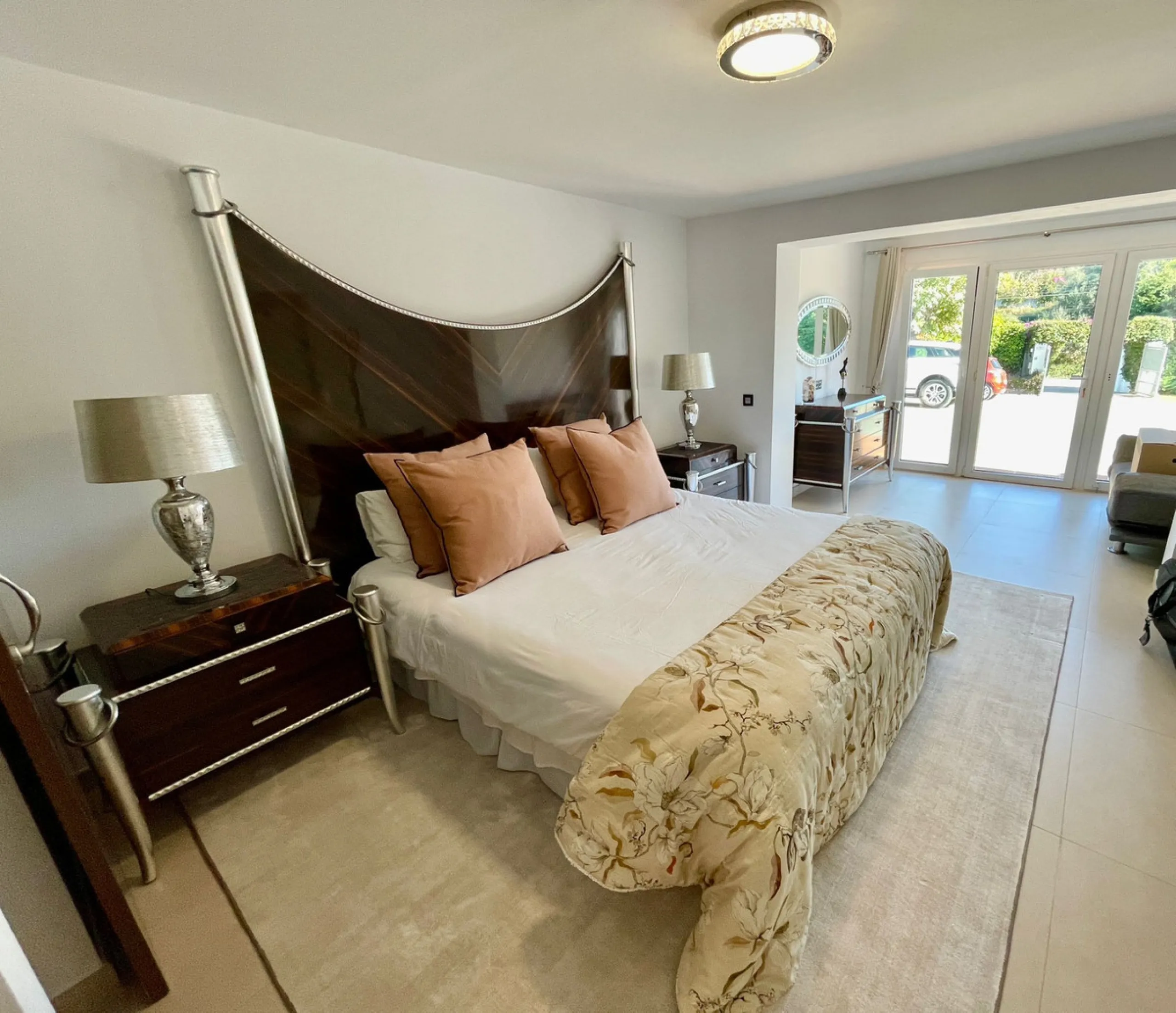 San Pedro beach side Villa , totally refurbished villa on two floors  with 7bedrooms ,7bathrooms  all ensuite . Ground floor consists of 5 double bedrooms all ensuite, spacious salon, dining room and Miele kitchen. First Floor consists of 2 double bedroom