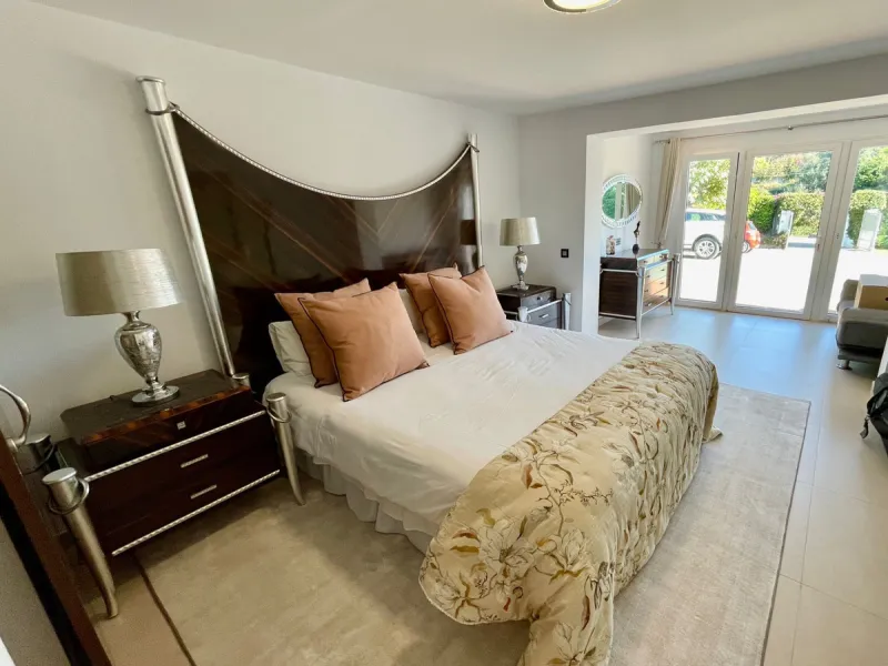 San Pedro beach side Villa , totally refurbished villa on two floors  with 7bedrooms ,7bathrooms  all ensuite . Ground floor consists of 5 double bedrooms all ensuite, spacious salon, dining room and Miele kitchen. First Floor consists of 2 double bedroom