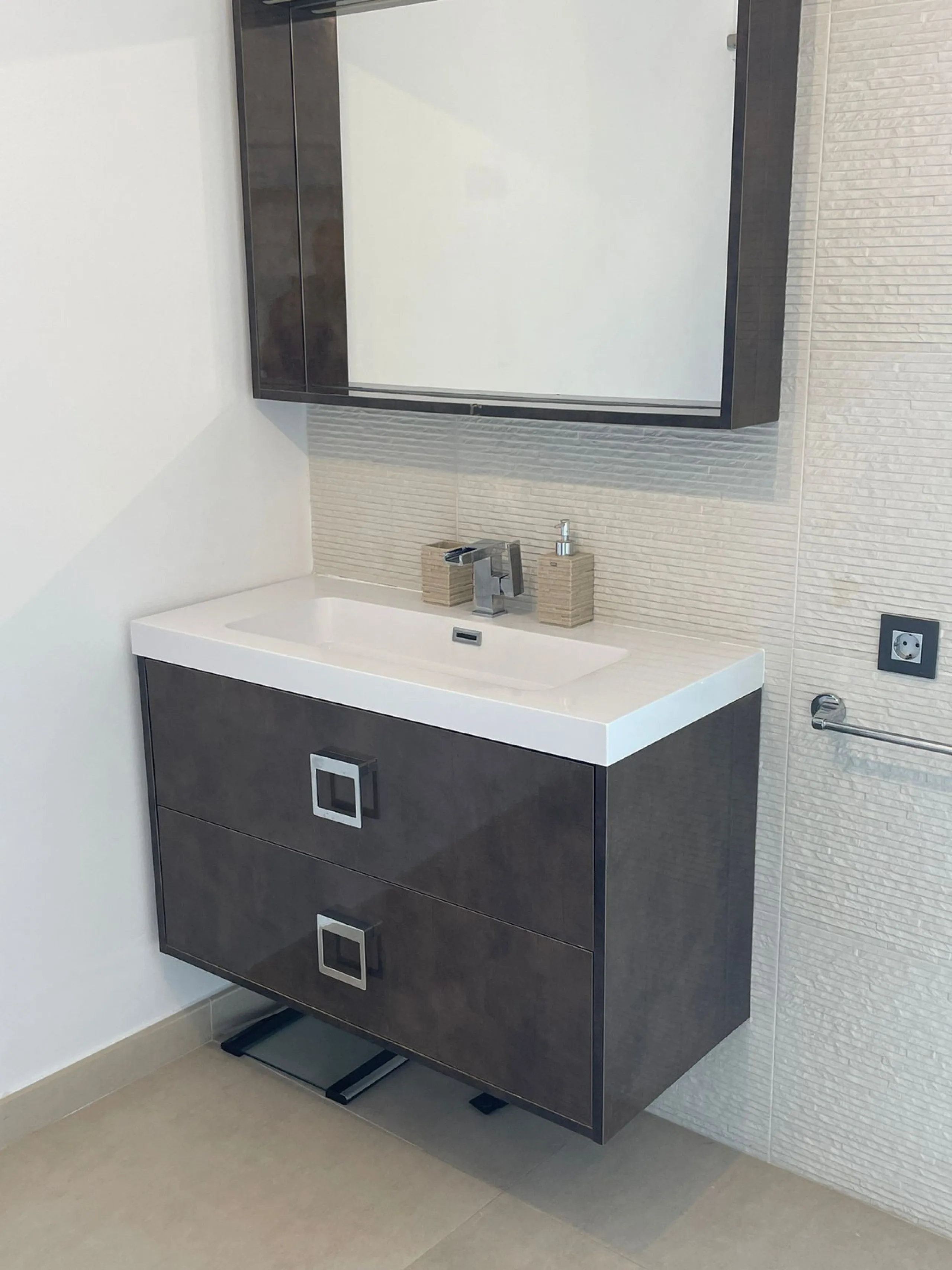 San Pedro beach side Villa , totally refurbished villa on two floors  with 7bedrooms ,7bathrooms  all ensuite . Ground floor consists of 5 double bedrooms all ensuite, spacious salon, dining room and Miele kitchen. First Floor consists of 2 double bedroom