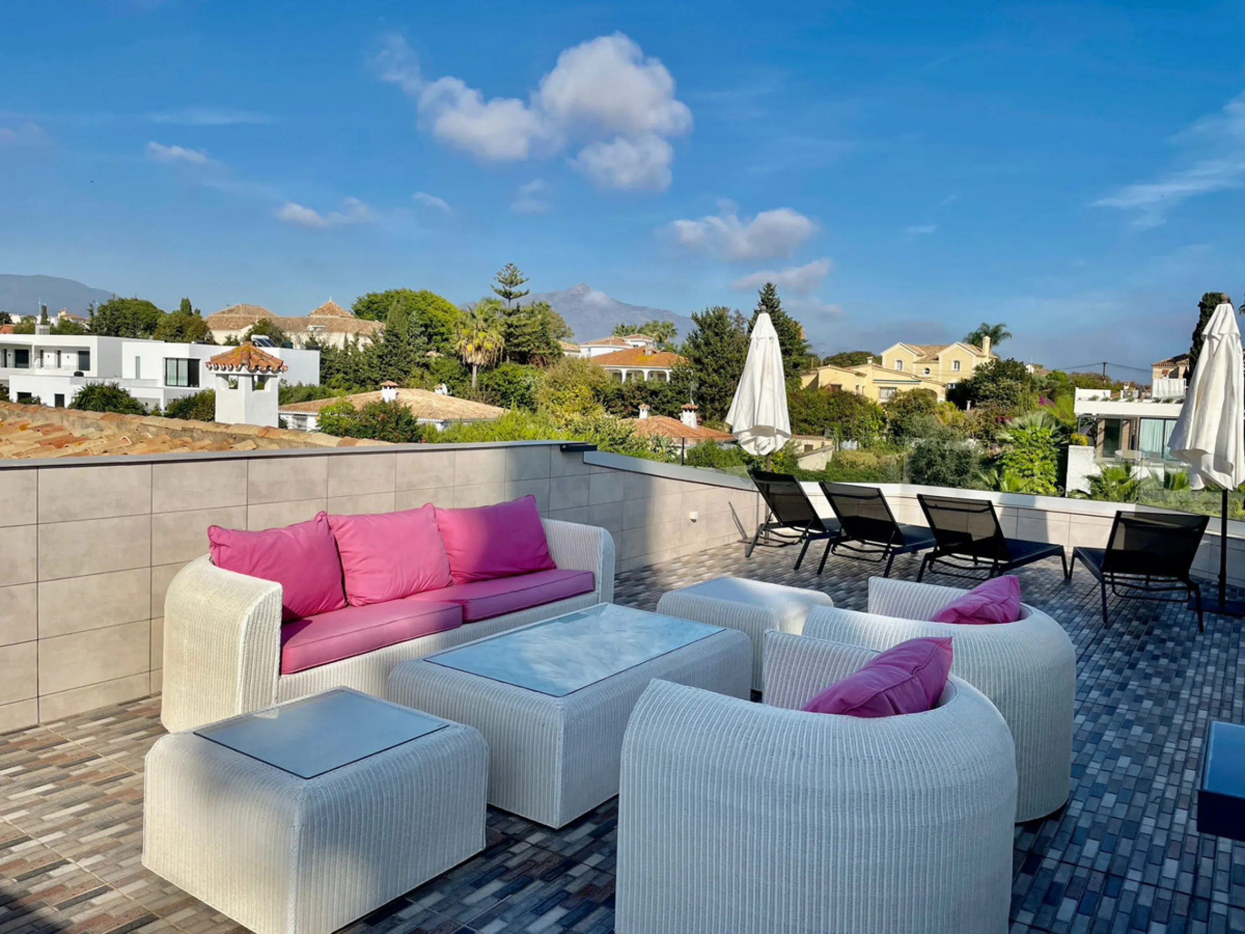San Pedro beach side Villa , totally refurbished villa on two floors  with 7bedrooms ,7bathrooms  all ensuite . Ground floor consists of 5 double bedrooms all ensuite, spacious salon, dining room and Miele kitchen. First Floor consists of 2 double bedroom