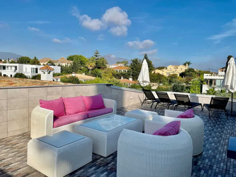 San Pedro beach side Villa , totally refurbished villa on two floors  with 7bedrooms ,7bathrooms  all ensuite . Ground floor consists of 5 double bedrooms all ensuite, spacious salon, dining room and Miele kitchen. First Floor consists of 2 double bedroom