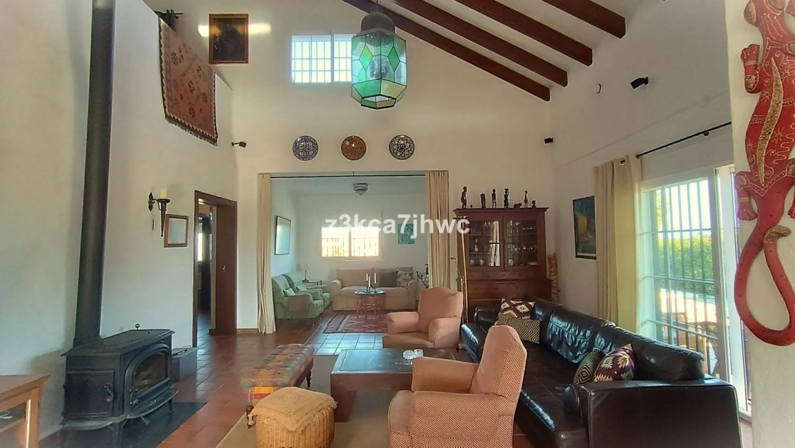 House - Detached Villa в продаже в Estepona, Málaga. В доме 4 спален и 4 ванных комнат. Площадь дома 274 м². Площадь участка 4112 м²