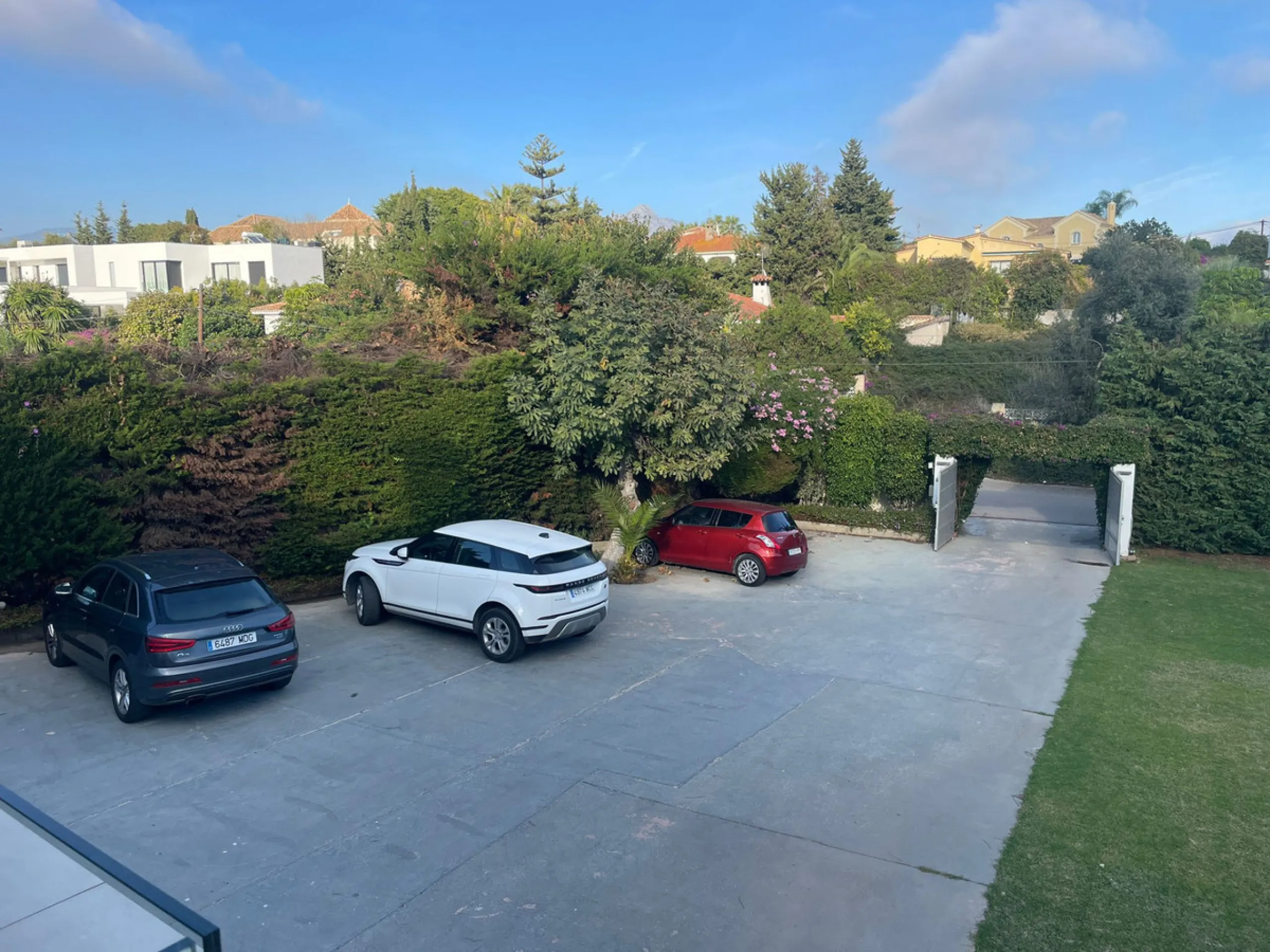 San Pedro beach side Villa , totally refurbished villa on two floors  with 7bedrooms ,7bathrooms  all ensuite . Ground floor consists of 5 double bedrooms all ensuite, spacious salon, dining room and Miele kitchen. First Floor consists of 2 double bedroom