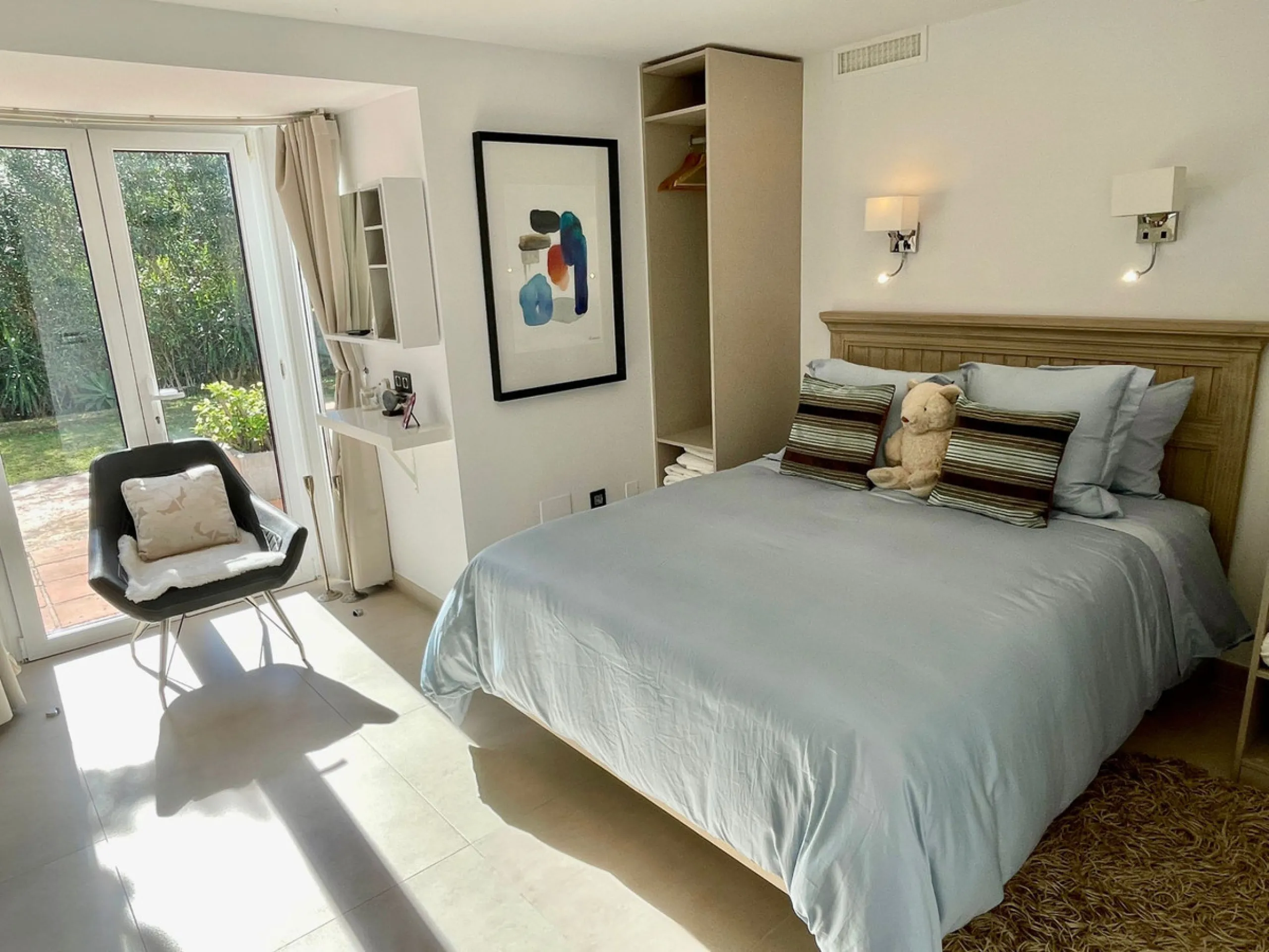 San Pedro beach side Villa , totally refurbished villa on two floors  with 7bedrooms ,7bathrooms  all ensuite . Ground floor consists of 5 double bedrooms all ensuite, spacious salon, dining room and Miele kitchen. First Floor consists of 2 double bedroom
