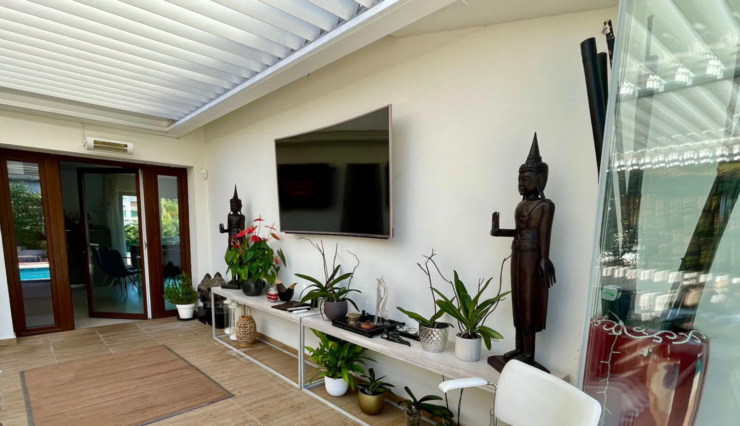 San Pedro beach side Villa , totally refurbished villa on two floors  with 7bedrooms ,7bathrooms  all ensuite . Ground floor consists of 5 double bedrooms all ensuite, spacious salon, dining room and Miele kitchen. First Floor consists of 2 double bedroom
