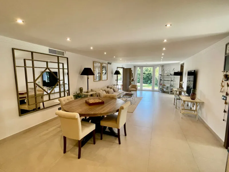 San Pedro beach side Villa , totally refurbished villa on two floors  with 7bedrooms ,7bathrooms  all ensuite . Ground floor consists of 5 double bedrooms all ensuite, spacious salon, dining room and Miele kitchen. First Floor consists of 2 double bedroom