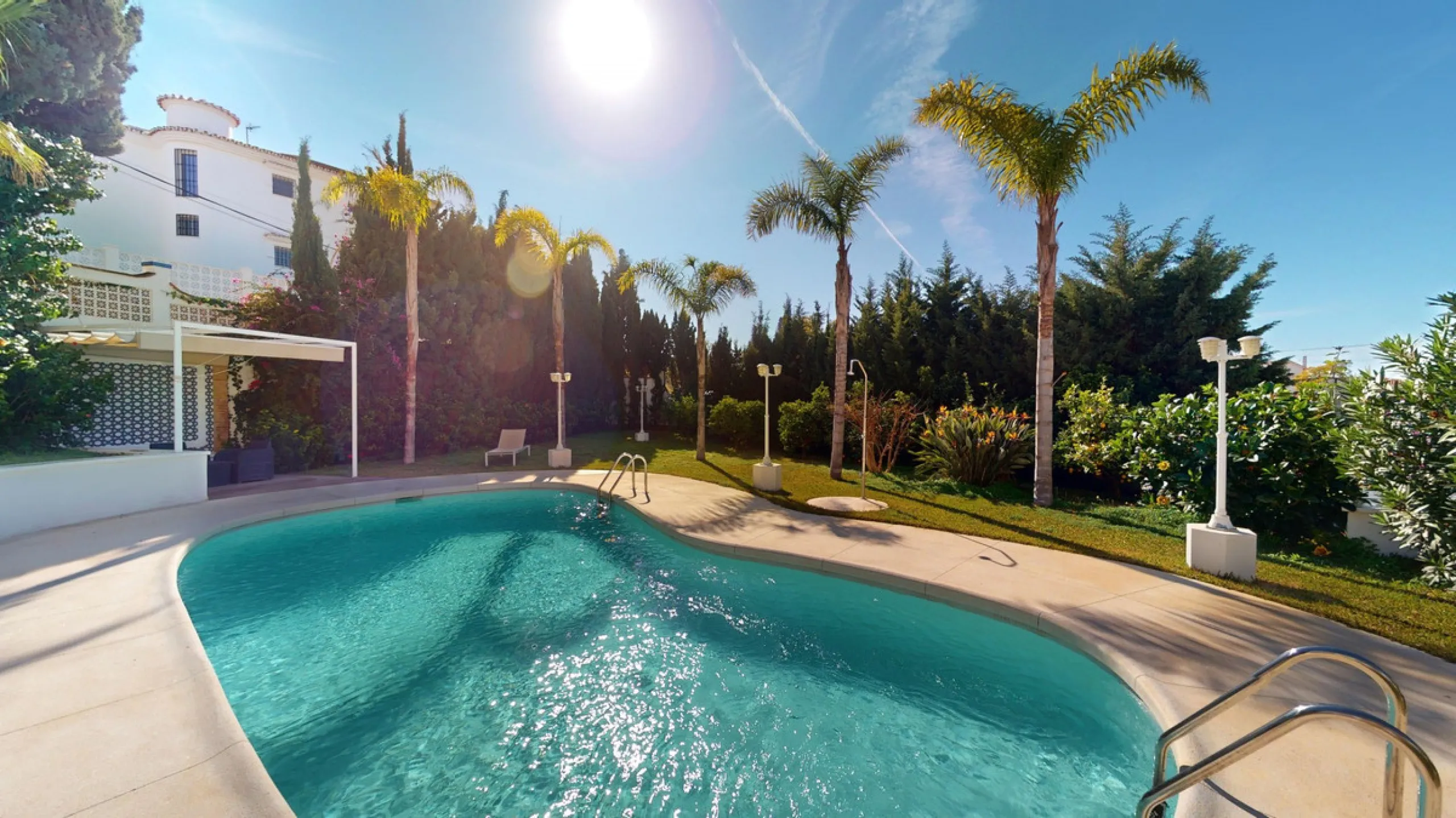 Exquisite Villa with Three Units in Caleta de Vélez - A True Gem on the Costa del Sol! Indulge in the Mediterranean lifestyle with this stunning villa for sale in Caleta de Vélez. Boasting three separate units, this property is an excellent opportunity fo