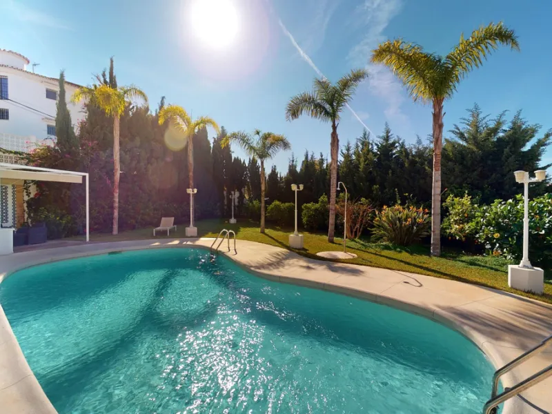 Exquisite Villa with Three Units in Caleta de Vélez - A True Gem on the Costa del Sol! Indulge in the Mediterranean lifestyle with this stunning villa for sale in Caleta de Vélez. Boasting three separate units, this property is an excellent opportunity fo