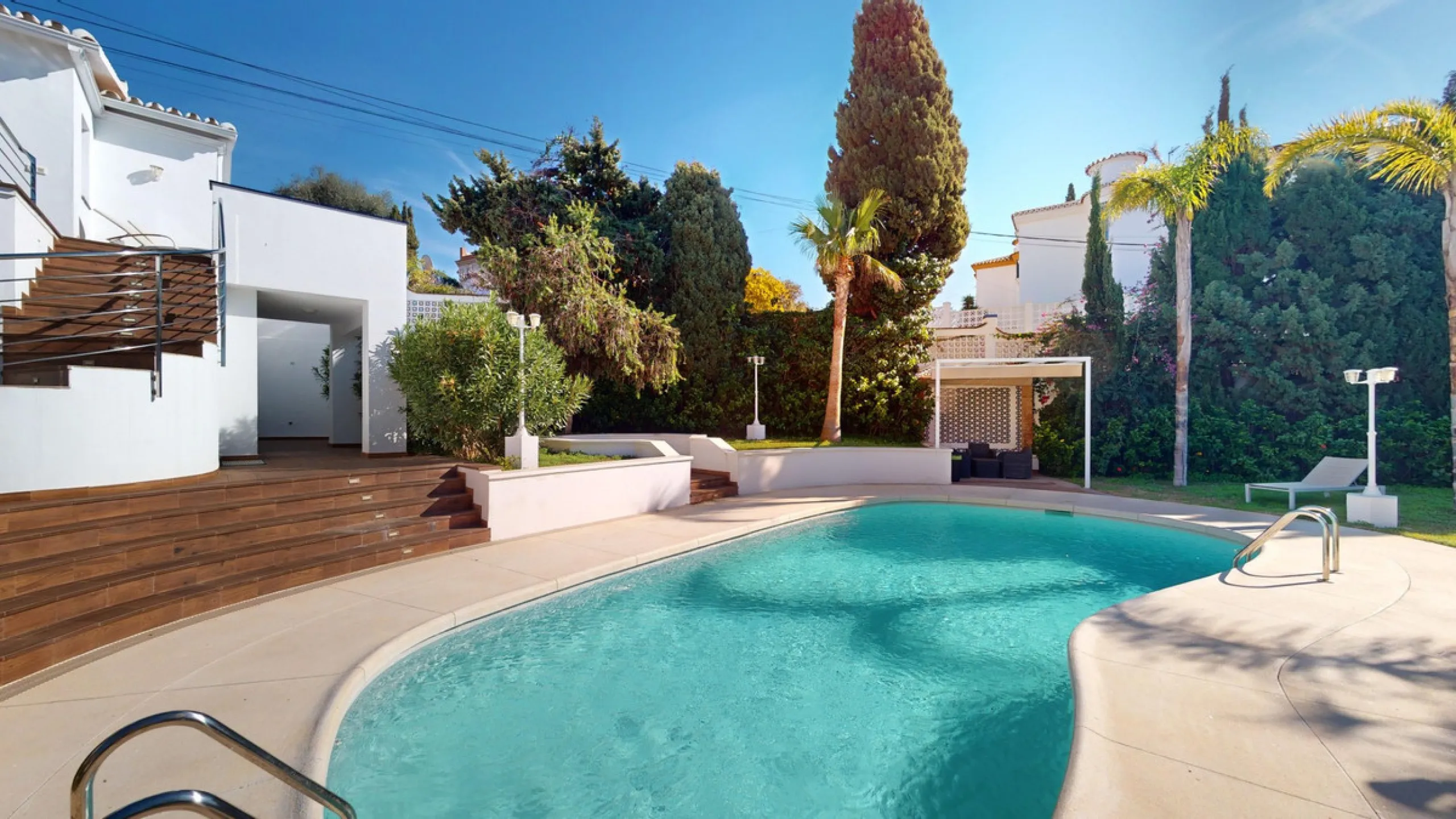 Exquisite Villa with Three Units in Caleta de Vélez - A True Gem on the Costa del Sol! Indulge in the Mediterranean lifestyle with this stunning villa for sale in Caleta de Vélez. Boasting three separate units, this property is an excellent opportunity fo