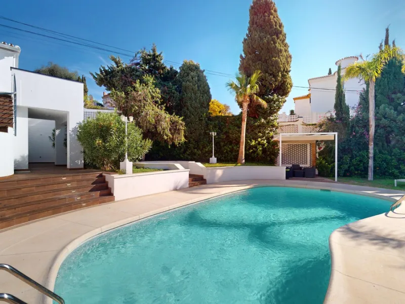 Exquisite Villa with Three Units in Caleta de Vélez - A True Gem on the Costa del Sol! Indulge in the Mediterranean lifestyle with this stunning villa for sale in Caleta de Vélez. Boasting three separate units, this property is an excellent opportunity fo