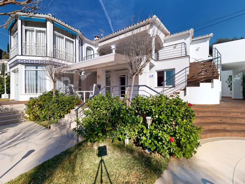 Exquisite Villa with Three Units in Caleta de Vélez - A True Gem on the Costa del Sol! Indulge in the Mediterranean lifestyle with this stunning villa for sale in Caleta de Vélez. Boasting three separate units, this property is an excellent opportunity fo