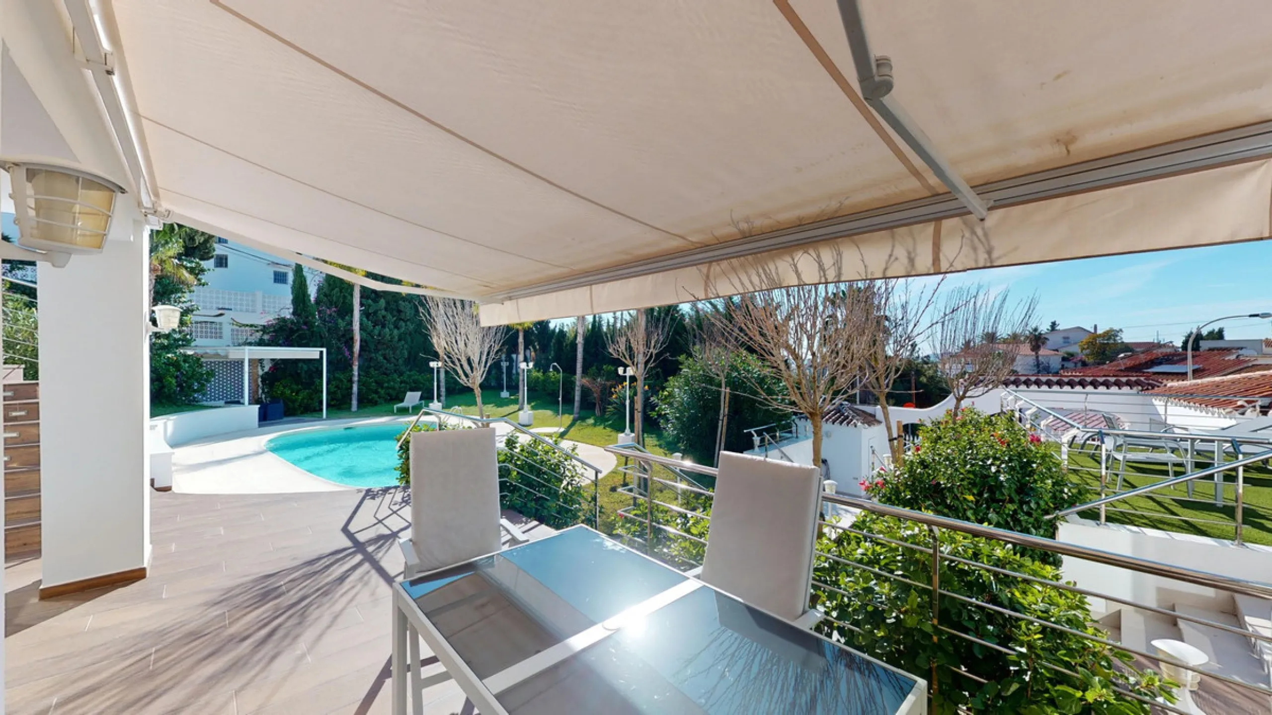 Exquisite Villa with Three Units in Caleta de Vélez - A True Gem on the Costa del Sol! Indulge in the Mediterranean lifestyle with this stunning villa for sale in Caleta de Vélez. Boasting three separate units, this property is an excellent opportunity fo