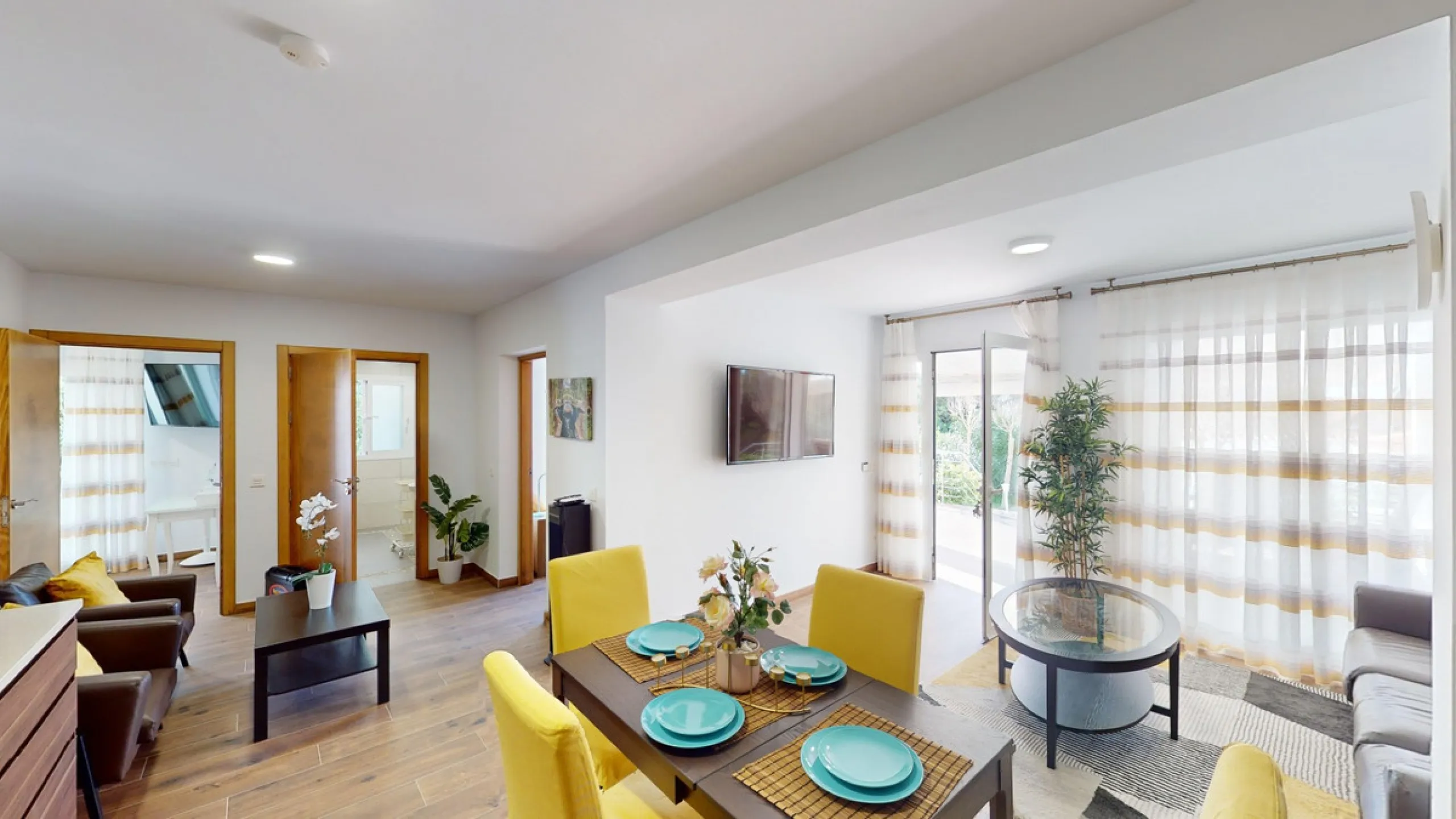 Exquisite Villa with Three Units in Caleta de Vélez - A True Gem on the Costa del Sol! Indulge in the Mediterranean lifestyle with this stunning villa for sale in Caleta de Vélez. Boasting three separate units, this property is an excellent opportunity fo