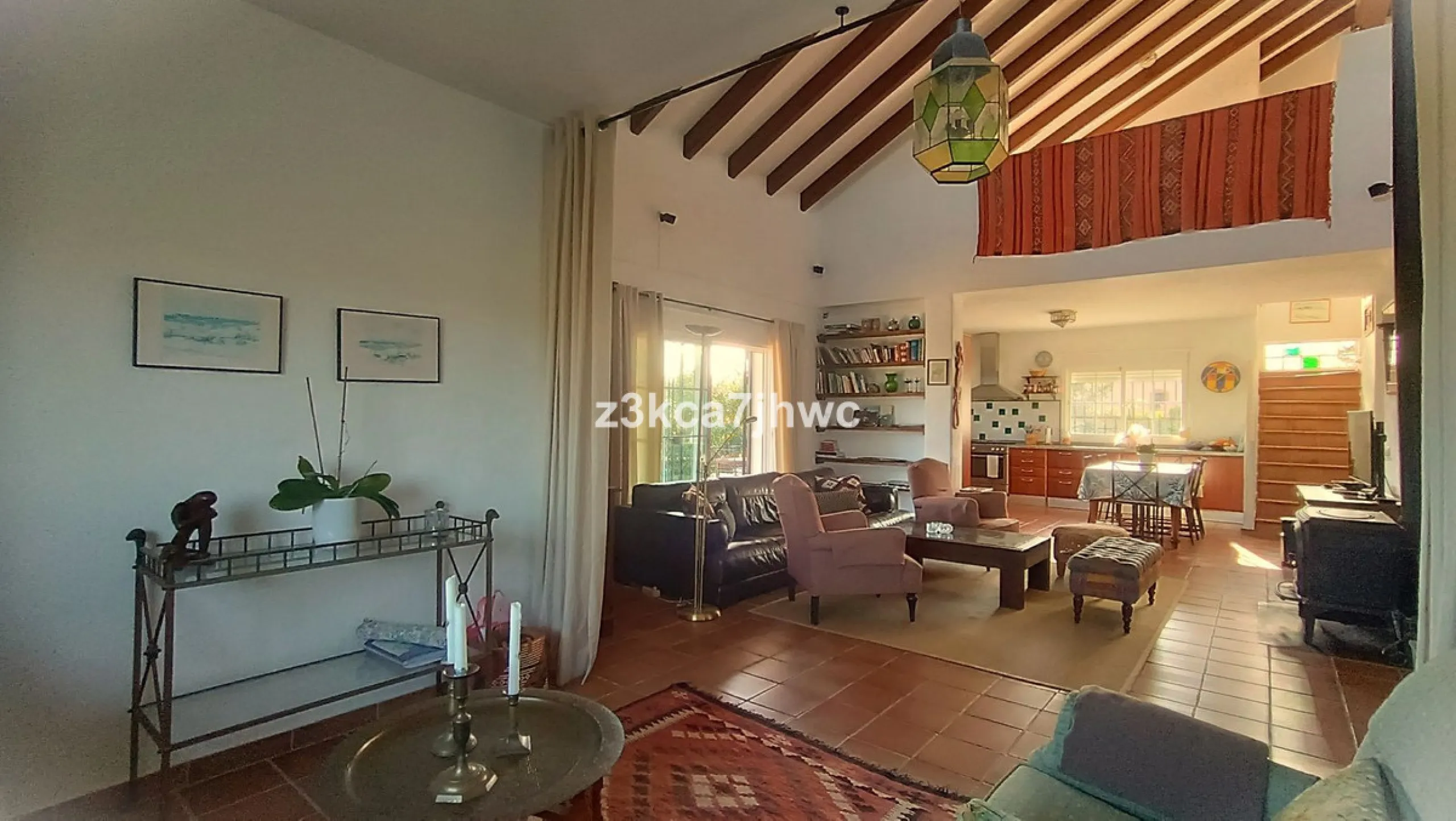 House - Detached Villa в продаже в Estepona, Málaga. В доме 4 спален и 4 ванных комнат. Площадь дома 274 м². Площадь участка 4112 м²