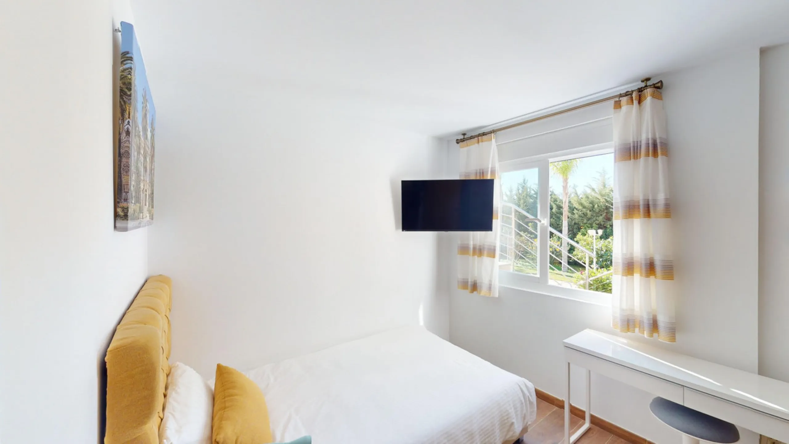Exquisite Villa with Three Units in Caleta de Vélez - A True Gem on the Costa del Sol! Indulge in the Mediterranean lifestyle with this stunning villa for sale in Caleta de Vélez. Boasting three separate units, this property is an excellent opportunity fo