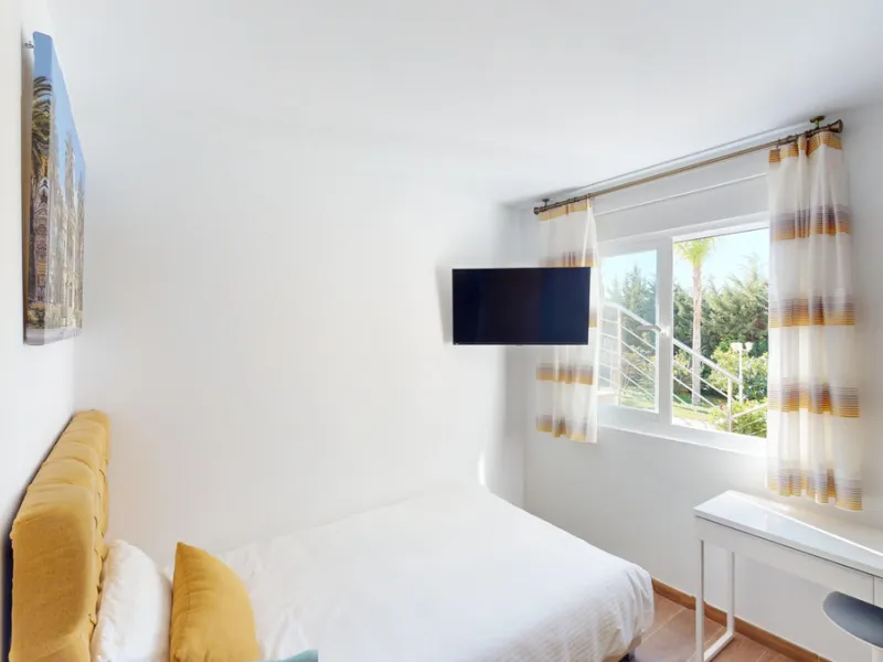 Exquisite Villa with Three Units in Caleta de Vélez - A True Gem on the Costa del Sol! Indulge in the Mediterranean lifestyle with this stunning villa for sale in Caleta de Vélez. Boasting three separate units, this property is an excellent opportunity fo