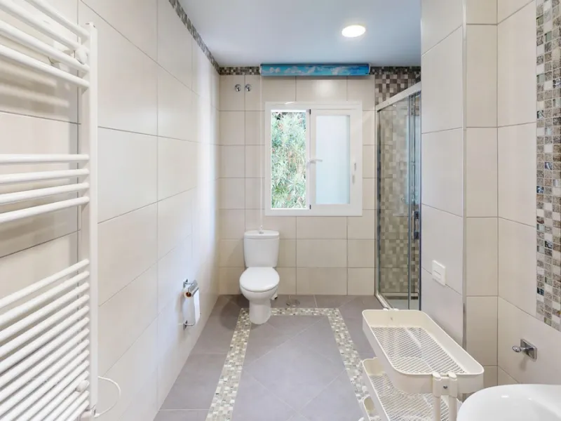 Exquisite Villa with Three Units in Caleta de Vélez - A True Gem on the Costa del Sol! Indulge in the Mediterranean lifestyle with this stunning villa for sale in Caleta de Vélez. Boasting three separate units, this property is an excellent opportunity fo