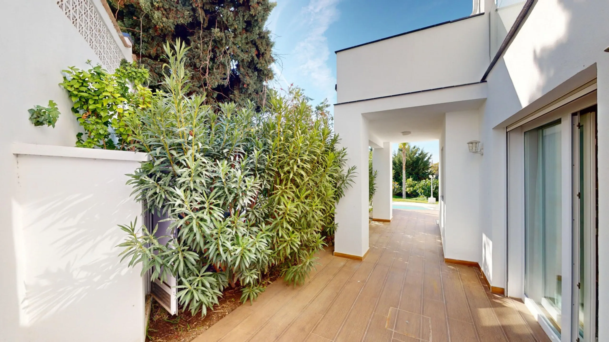 Exquisite Villa with Three Units in Caleta de Vélez - A True Gem on the Costa del Sol! Indulge in the Mediterranean lifestyle with this stunning villa for sale in Caleta de Vélez. Boasting three separate units, this property is an excellent opportunity fo