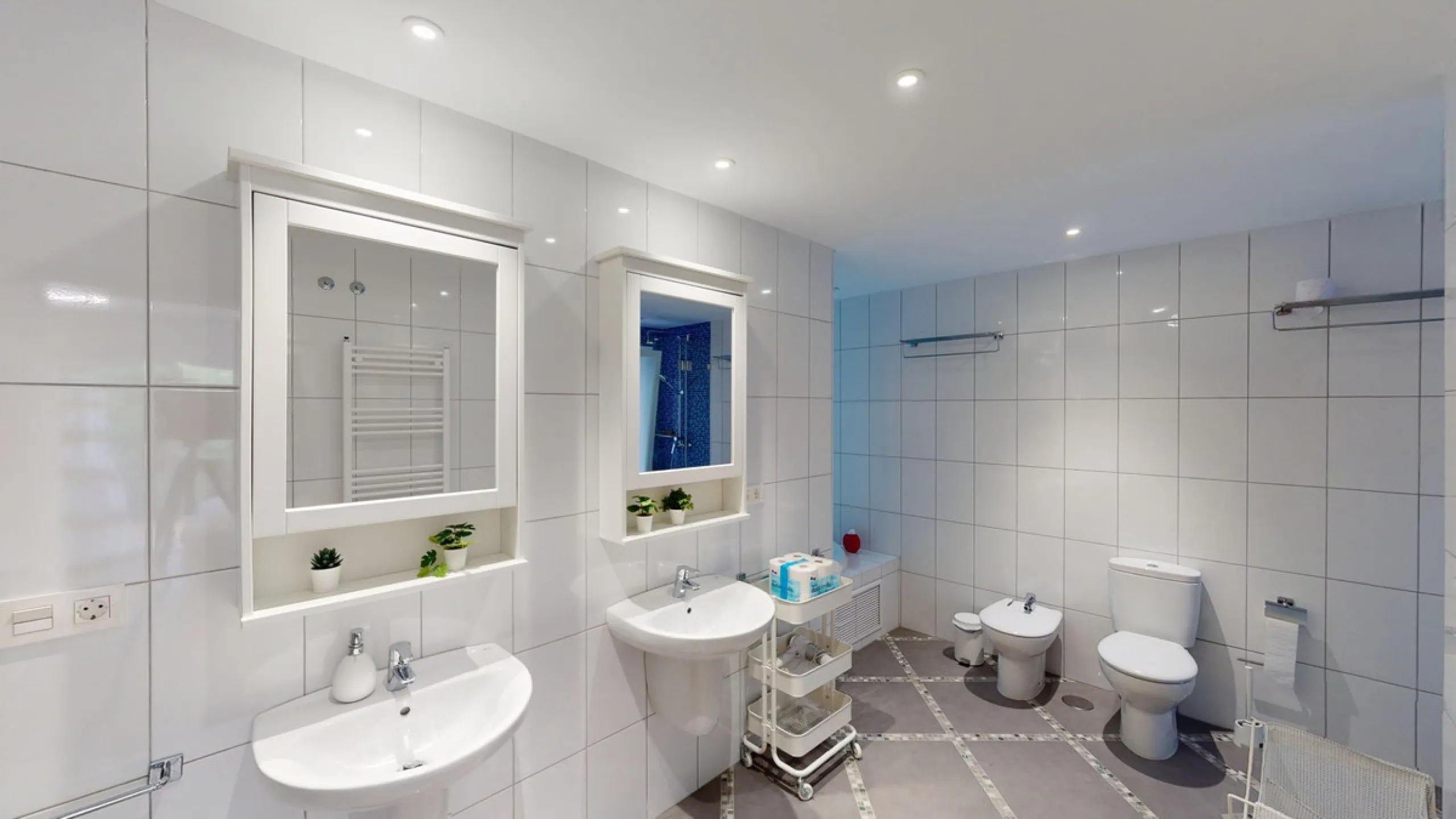Exquisite Villa with Three Units in Caleta de Vélez - A True Gem on the Costa del Sol! Indulge in the Mediterranean lifestyle with this stunning villa for sale in Caleta de Vélez. Boasting three separate units, this property is an excellent opportunity fo