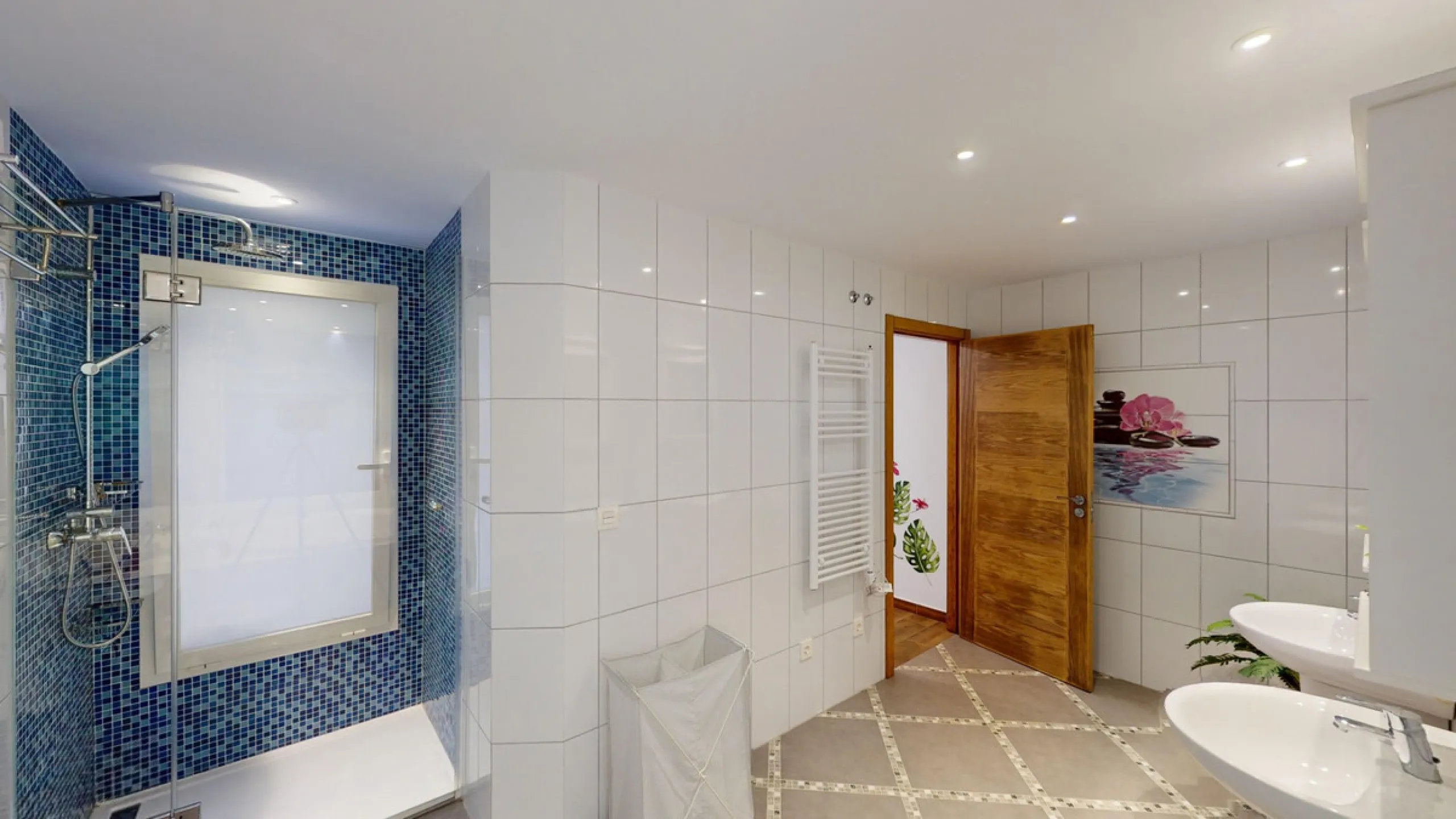 Exquisite Villa with Three Units in Caleta de Vélez - A True Gem on the Costa del Sol! Indulge in the Mediterranean lifestyle with this stunning villa for sale in Caleta de Vélez. Boasting three separate units, this property is an excellent opportunity fo