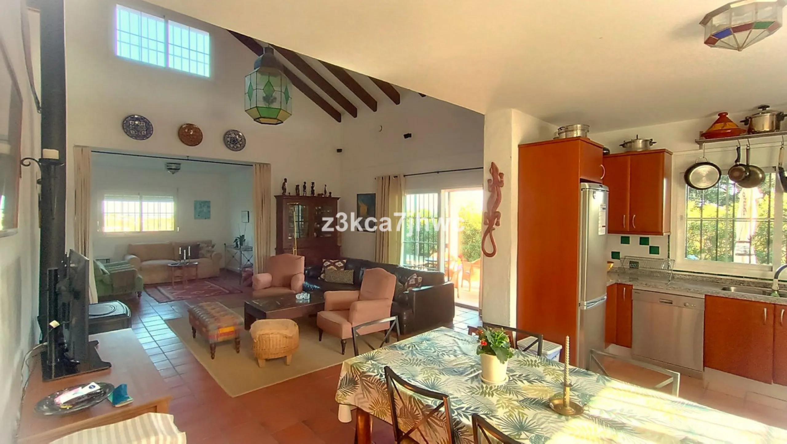 House - Detached Villa в продаже в Estepona, Málaga. В доме 4 спален и 4 ванных комнат. Площадь дома 274 м². Площадь участка 4112 м²