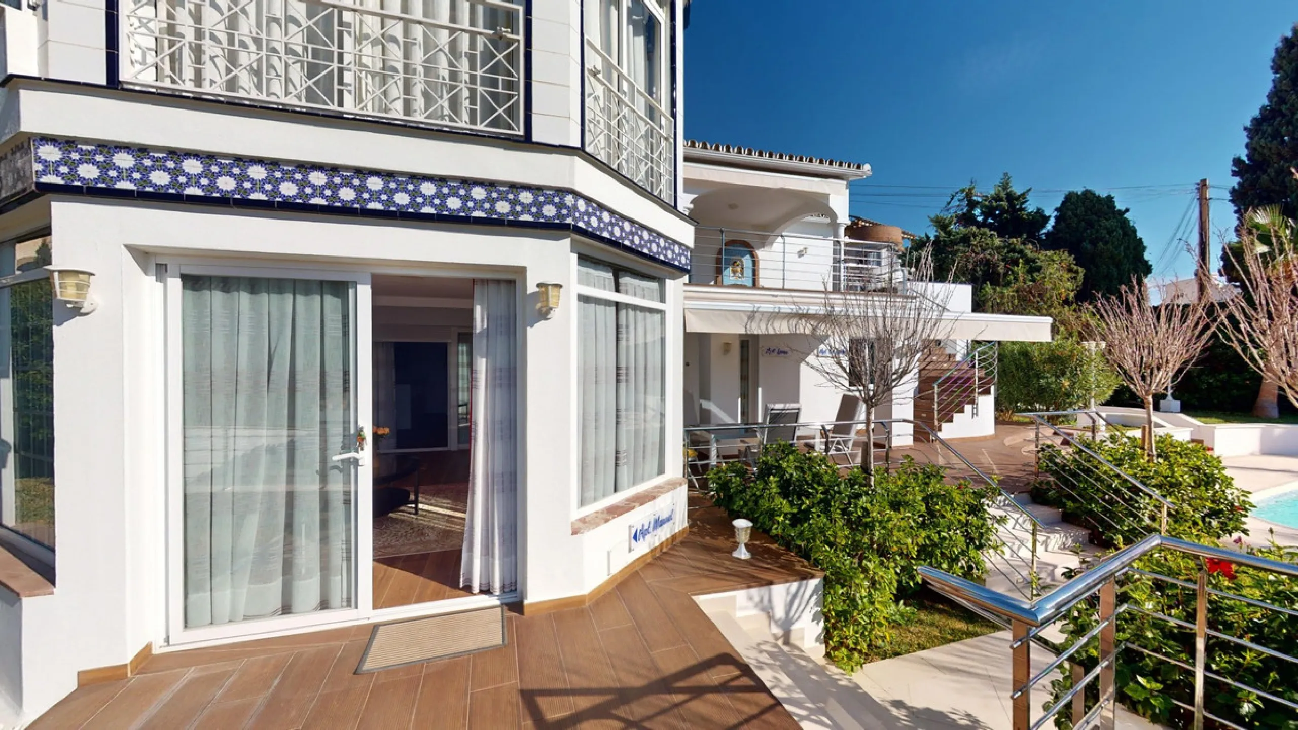 Exquisite Villa with Three Units in Caleta de Vélez - A True Gem on the Costa del Sol! Indulge in the Mediterranean lifestyle with this stunning villa for sale in Caleta de Vélez. Boasting three separate units, this property is an excellent opportunity fo