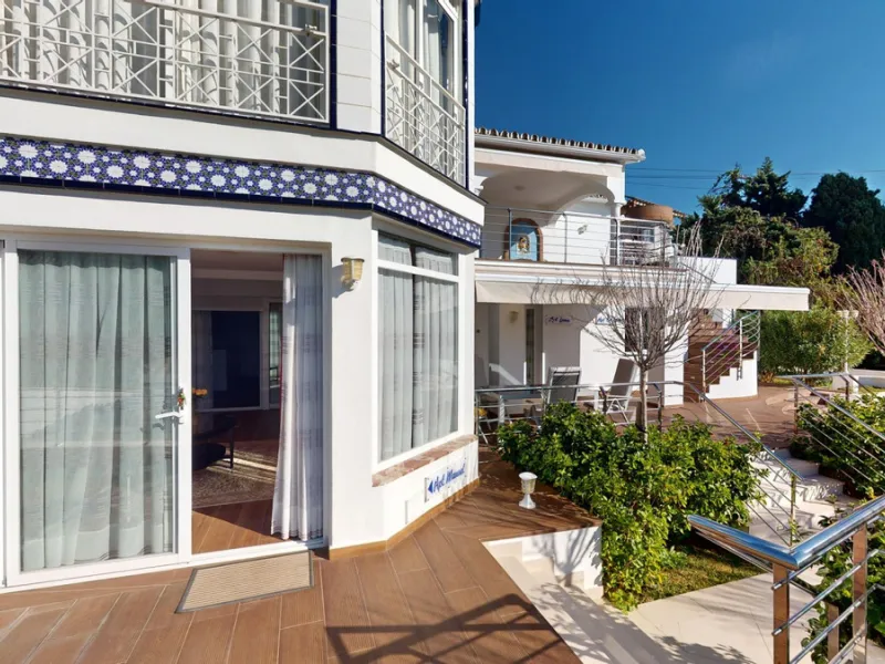 Exquisite Villa with Three Units in Caleta de Vélez - A True Gem on the Costa del Sol! Indulge in the Mediterranean lifestyle with this stunning villa for sale in Caleta de Vélez. Boasting three separate units, this property is an excellent opportunity fo