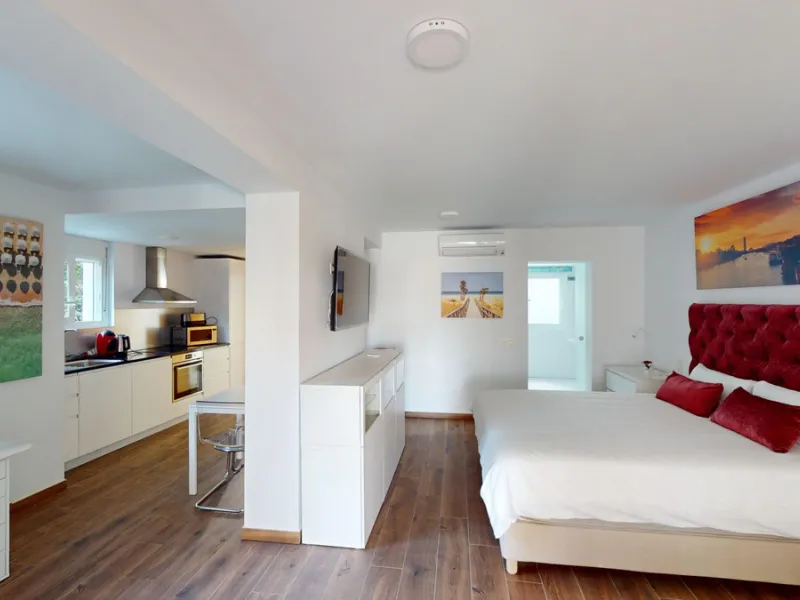 Exquisite Villa with Three Units in Caleta de Vélez - A True Gem on the Costa del Sol! Indulge in the Mediterranean lifestyle with this stunning villa for sale in Caleta de Vélez. Boasting three separate units, this property is an excellent opportunity fo