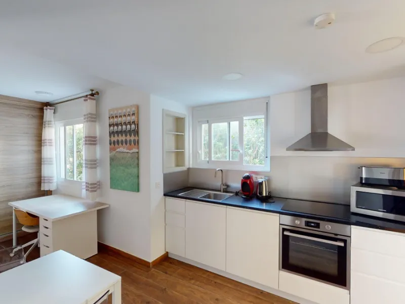 Exquisite Villa with Three Units in Caleta de Vélez - A True Gem on the Costa del Sol! Indulge in the Mediterranean lifestyle with this stunning villa for sale in Caleta de Vélez. Boasting three separate units, this property is an excellent opportunity fo